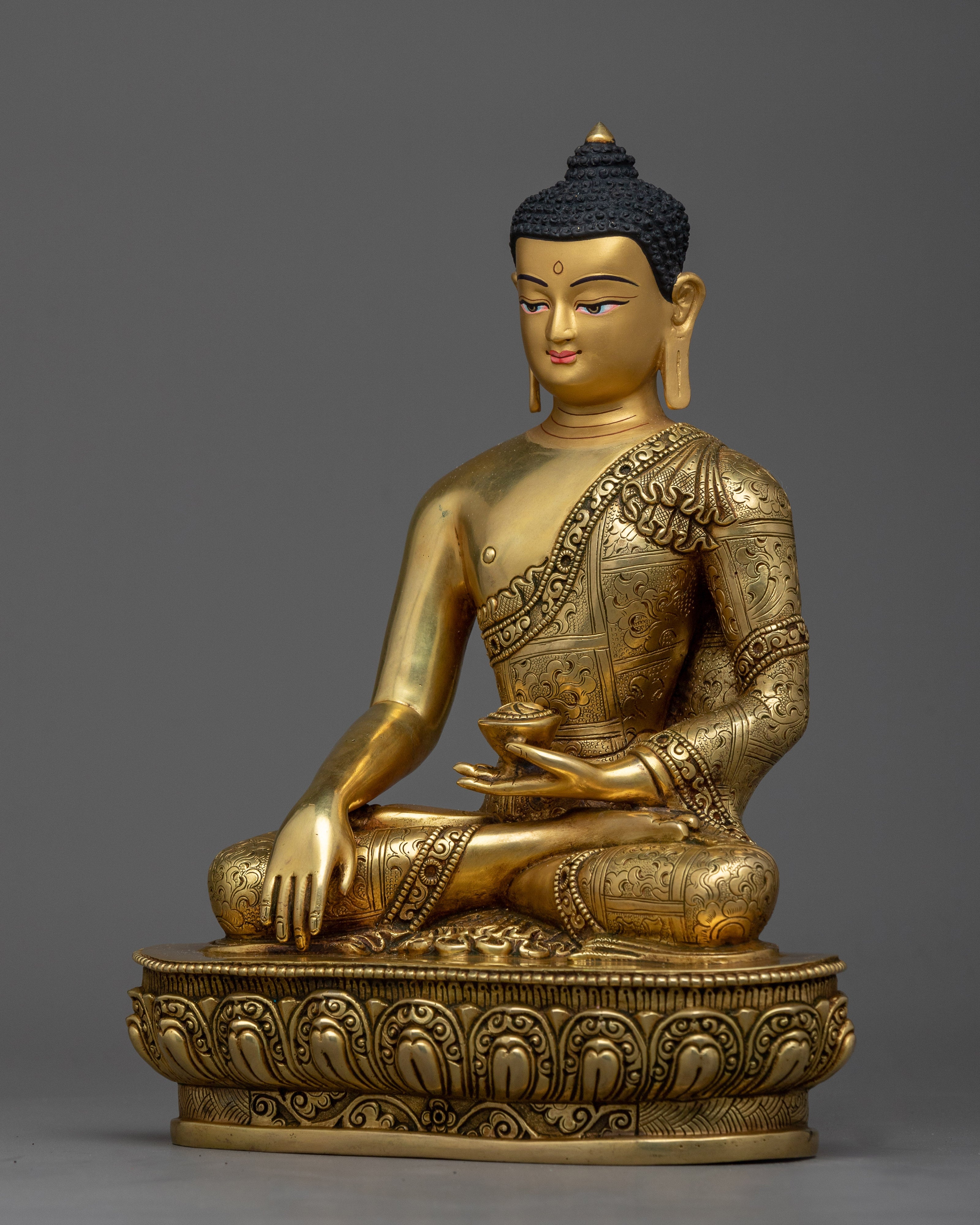 historical-shakyamuni-buddha-sculpture