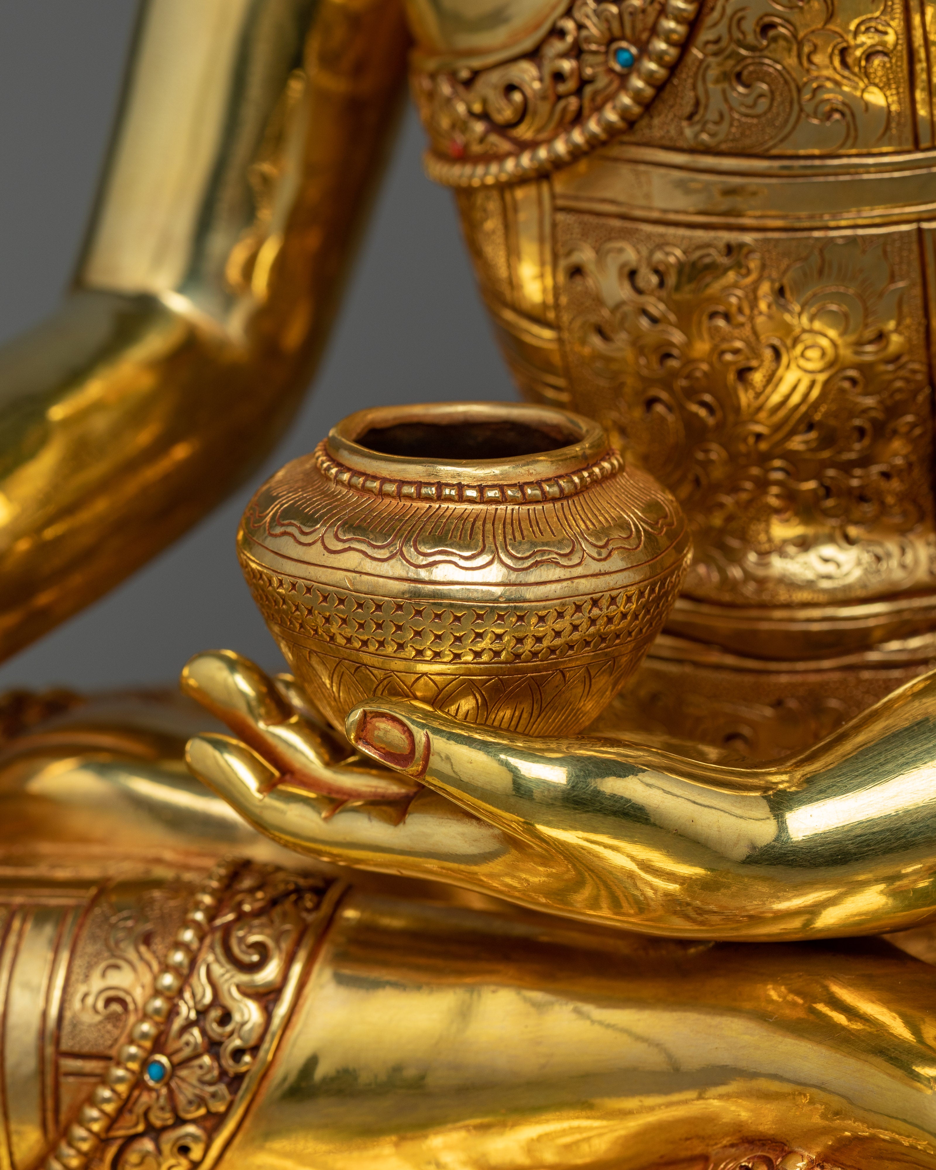 Triple-Layer Gold-Coated Shakyamuni Buddha Statue | Radiance of Enlightenment