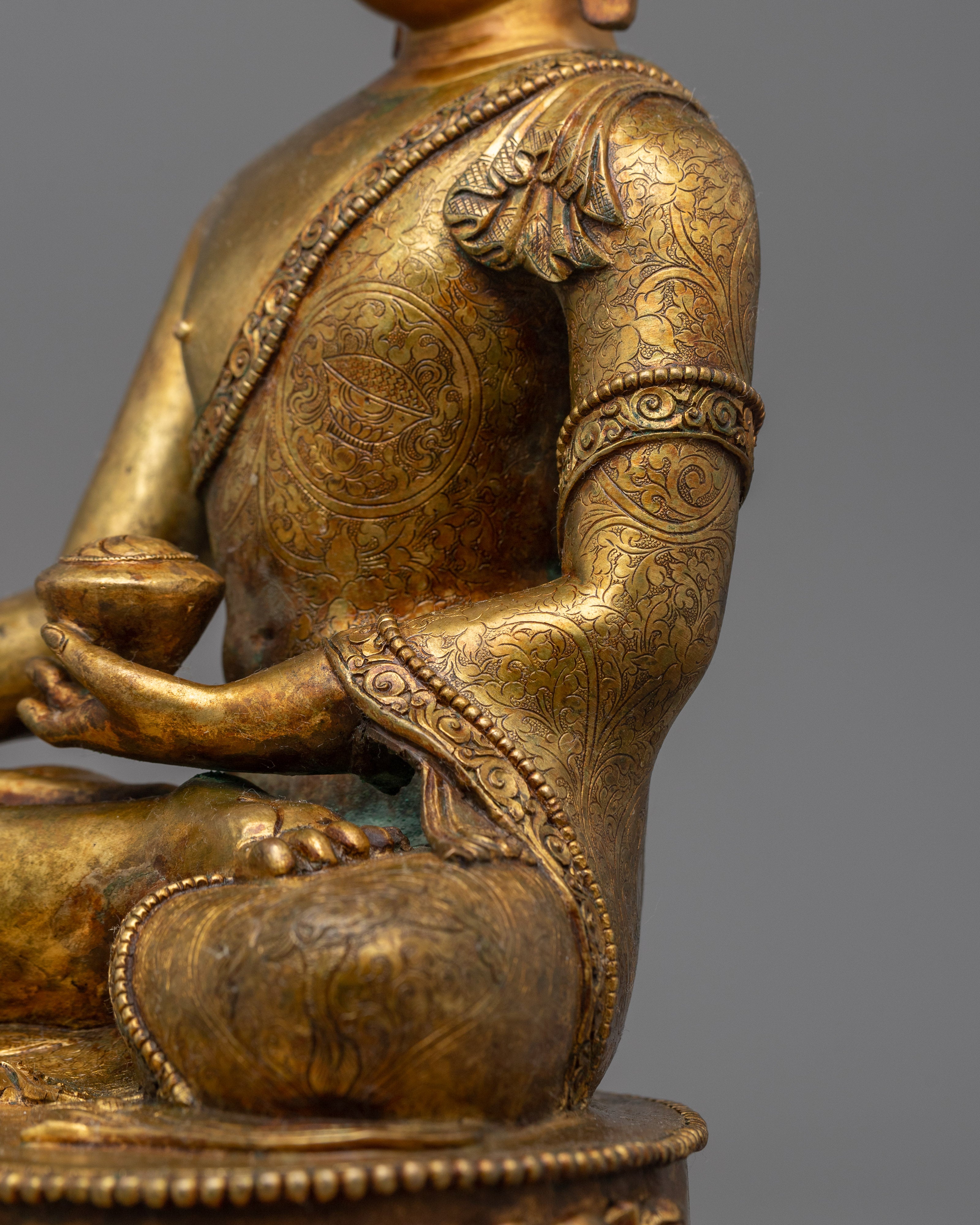 Shakyamuni Buddha Antique Figurine | Timeless Elegance and Spiritual Serenity