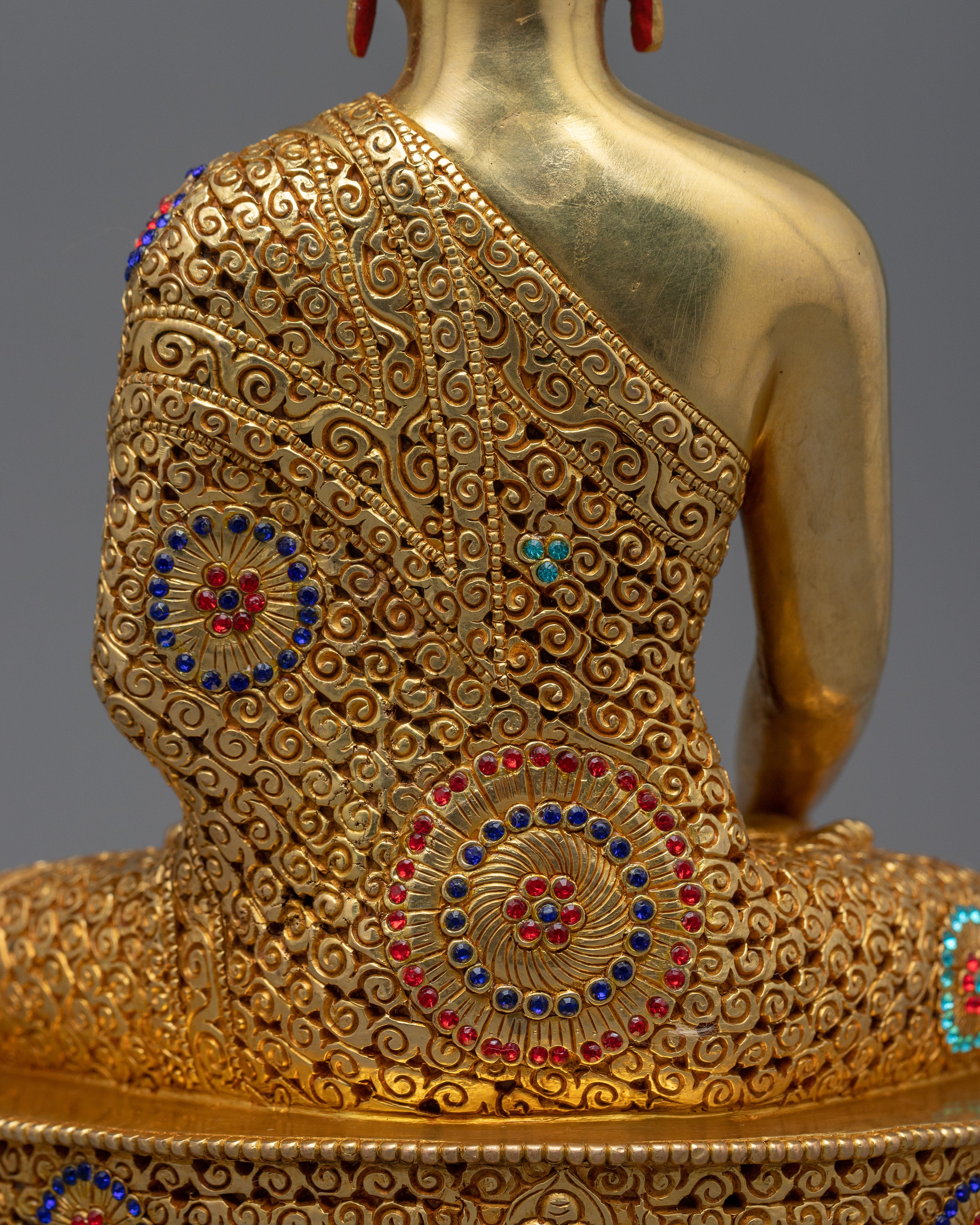 Serene Shakyamuni Buddhah Statue | Radiating Peace and Enlightenment