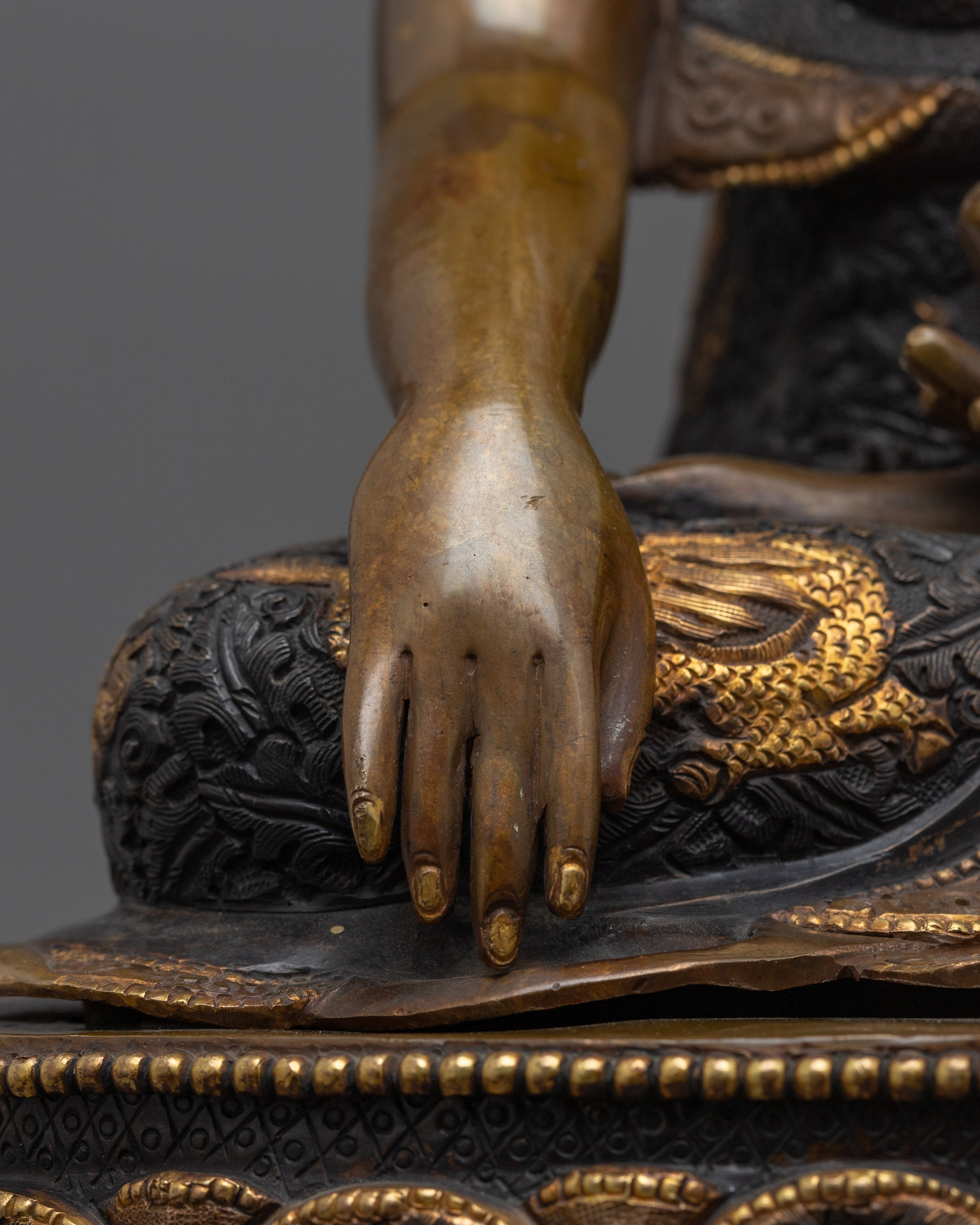 Oxidized Shakyamuni Buddha Figurine | Embrace Ancient Wisdom and Serenity