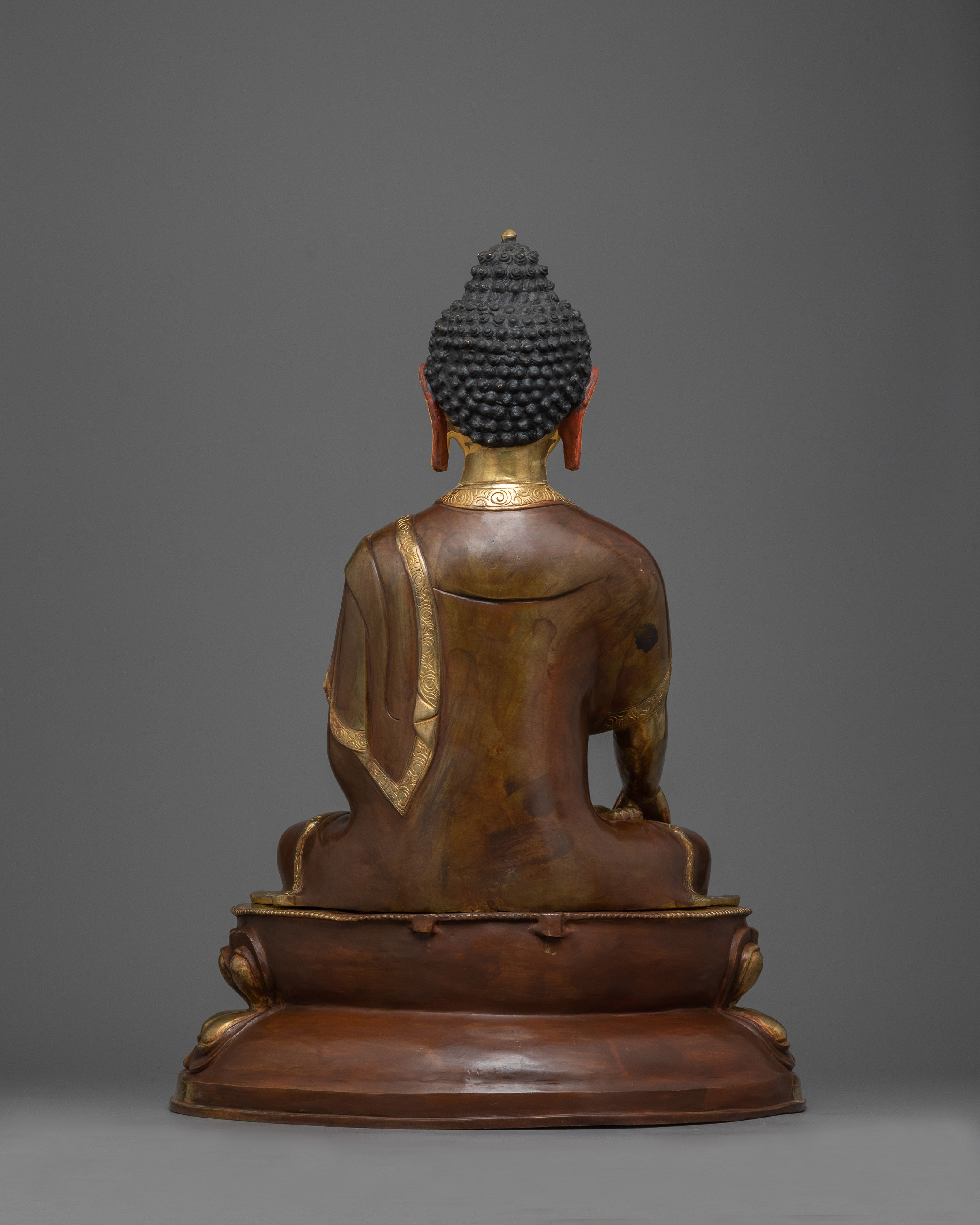 The historic Buddha Shakyamuni Sculpture | 24K Gold-Gilded Statue from Nepal