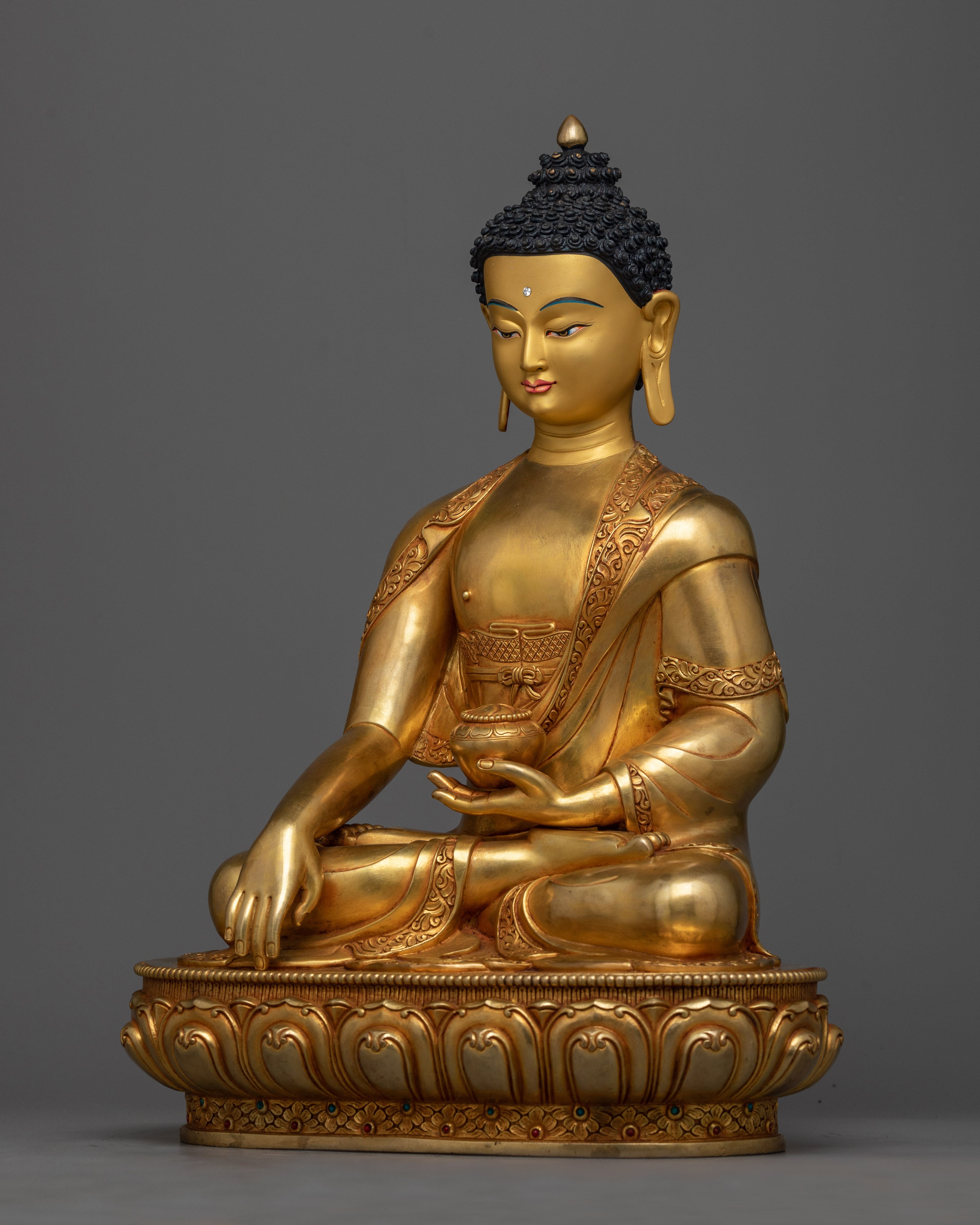 gold-gilded-buddha-shakyamuni