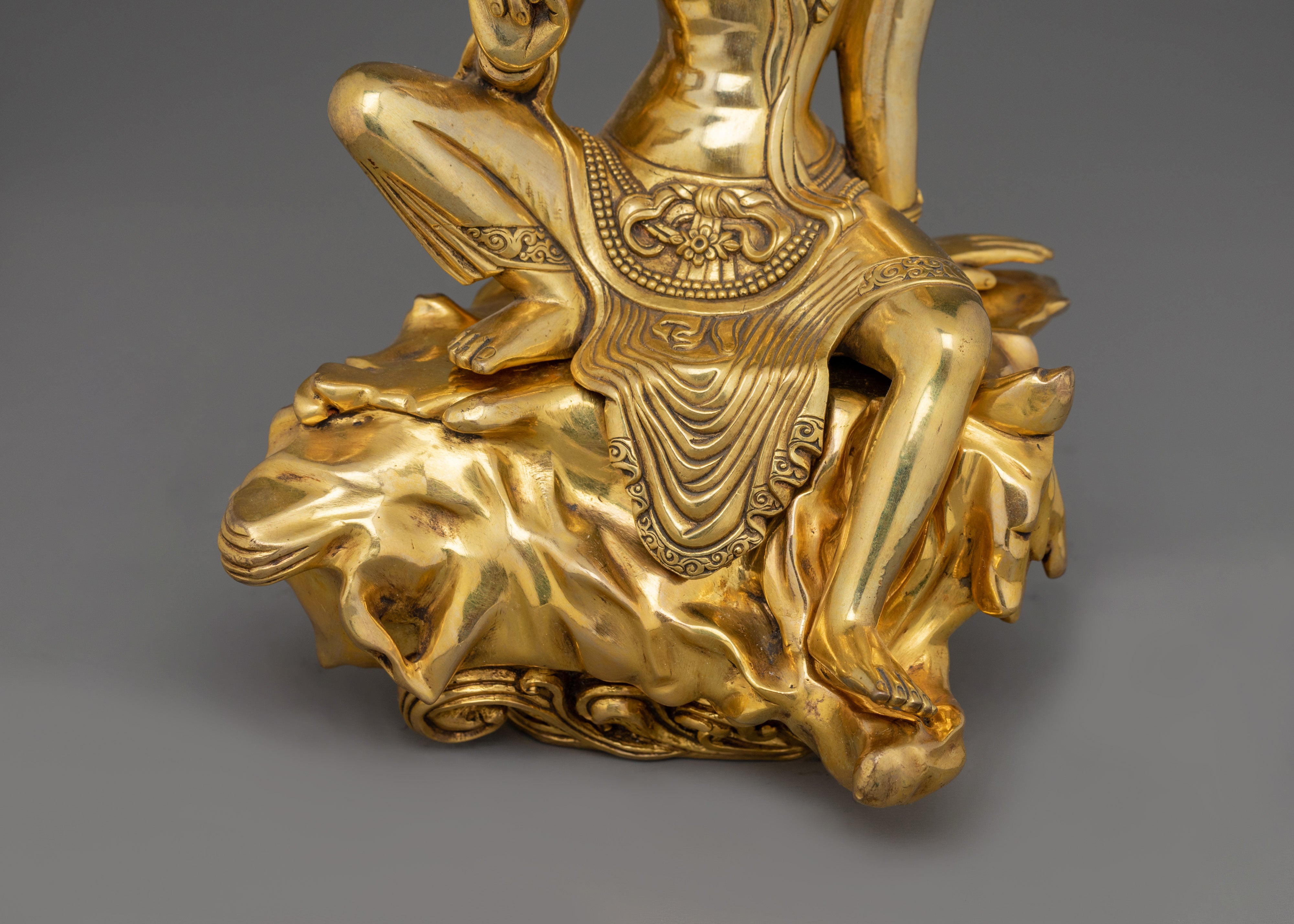 Avalokiteshvara Guanyin Statue | The Goddess of Mercy and Compassion