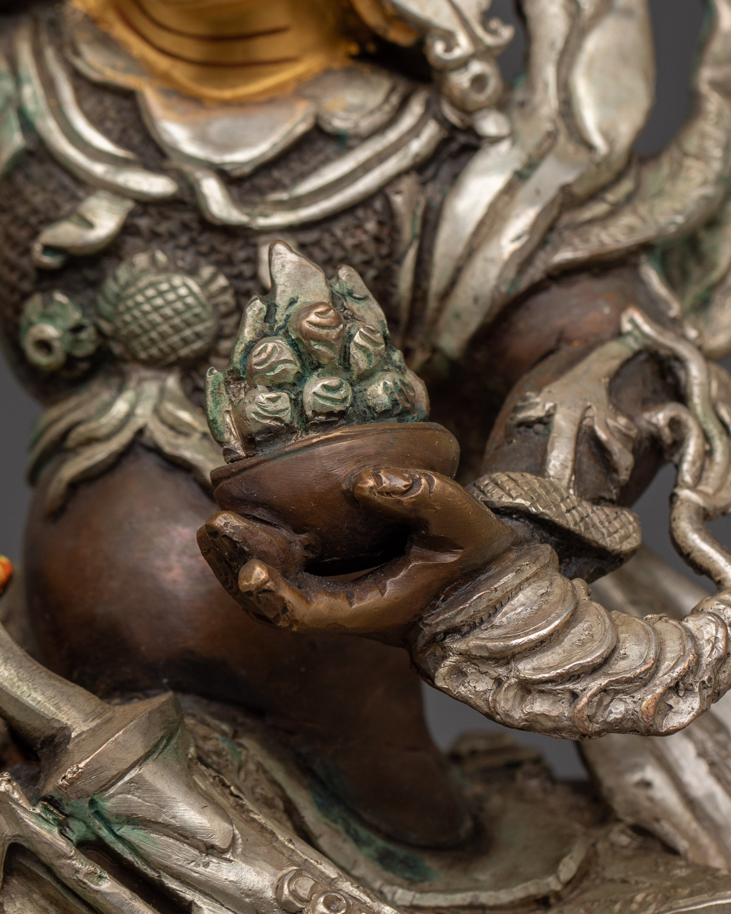 King Gesar Statue | The son of Supreme God Indira