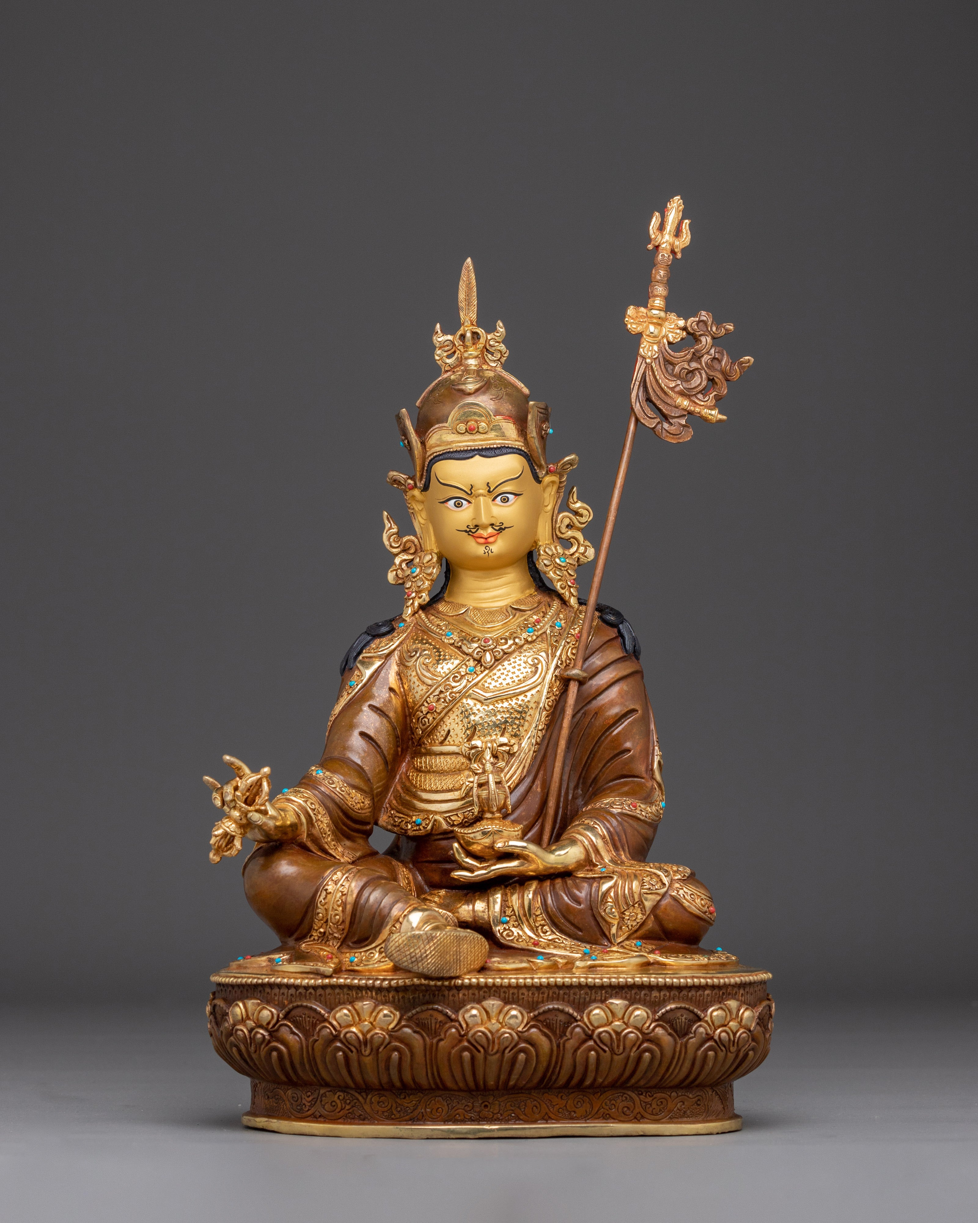 guru-rinpoche-enlightened-master-figure