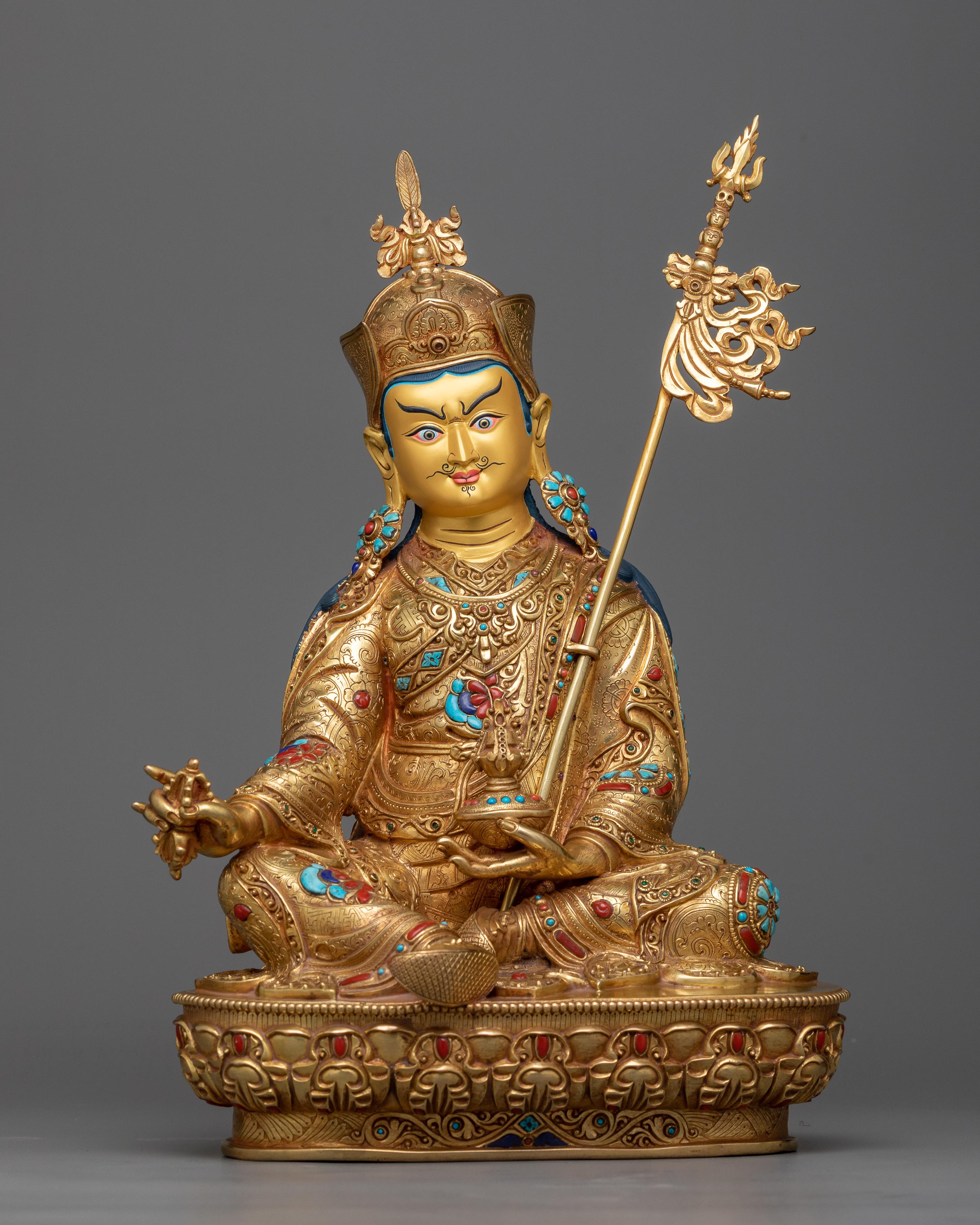 guru-rinpoche-gilt statue