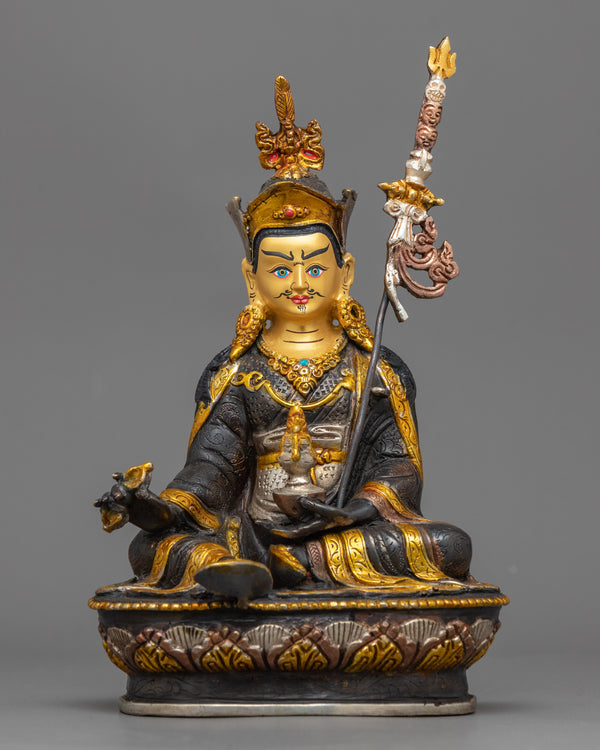 guru-rinpoche-image-on statue
