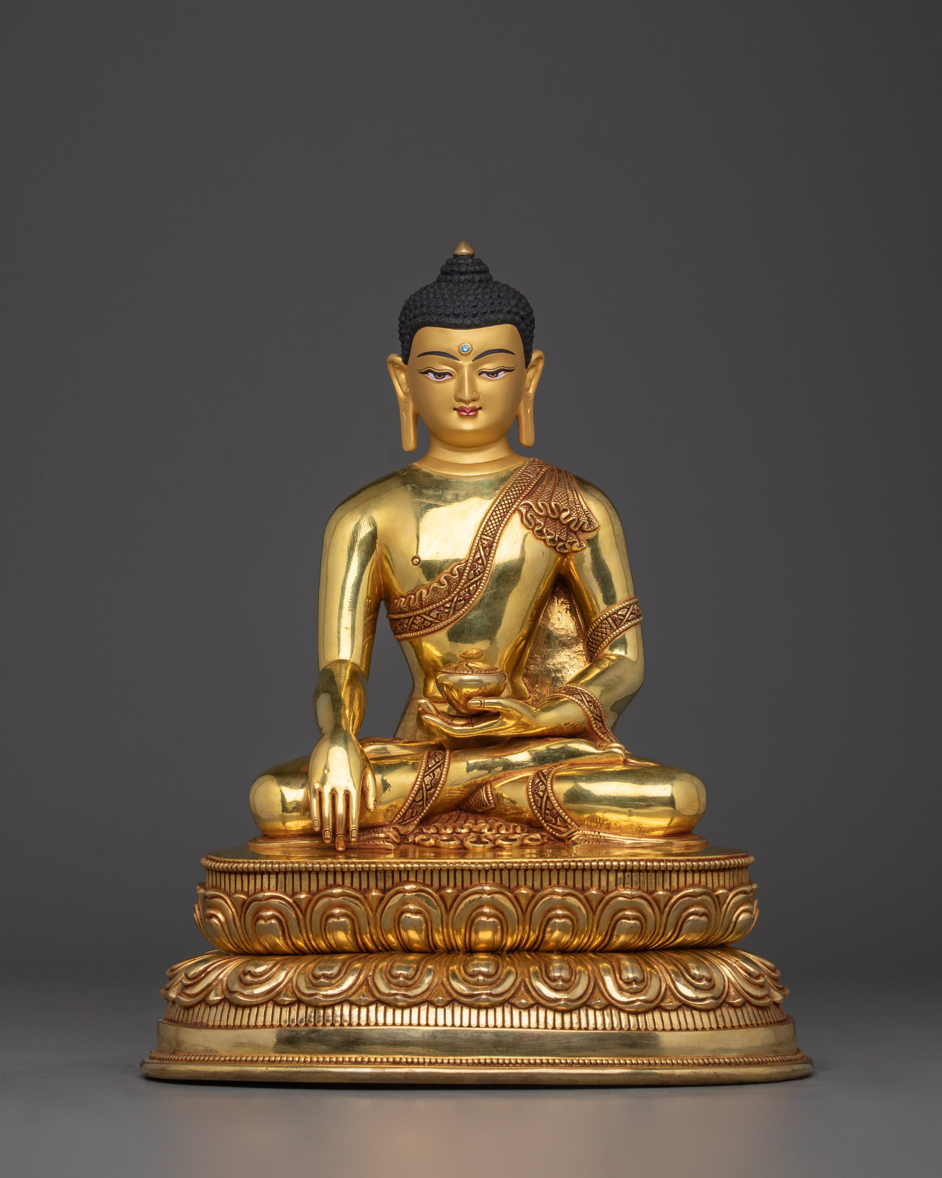 sculpture-of-dharma-teacher-shakyamuni-buddha