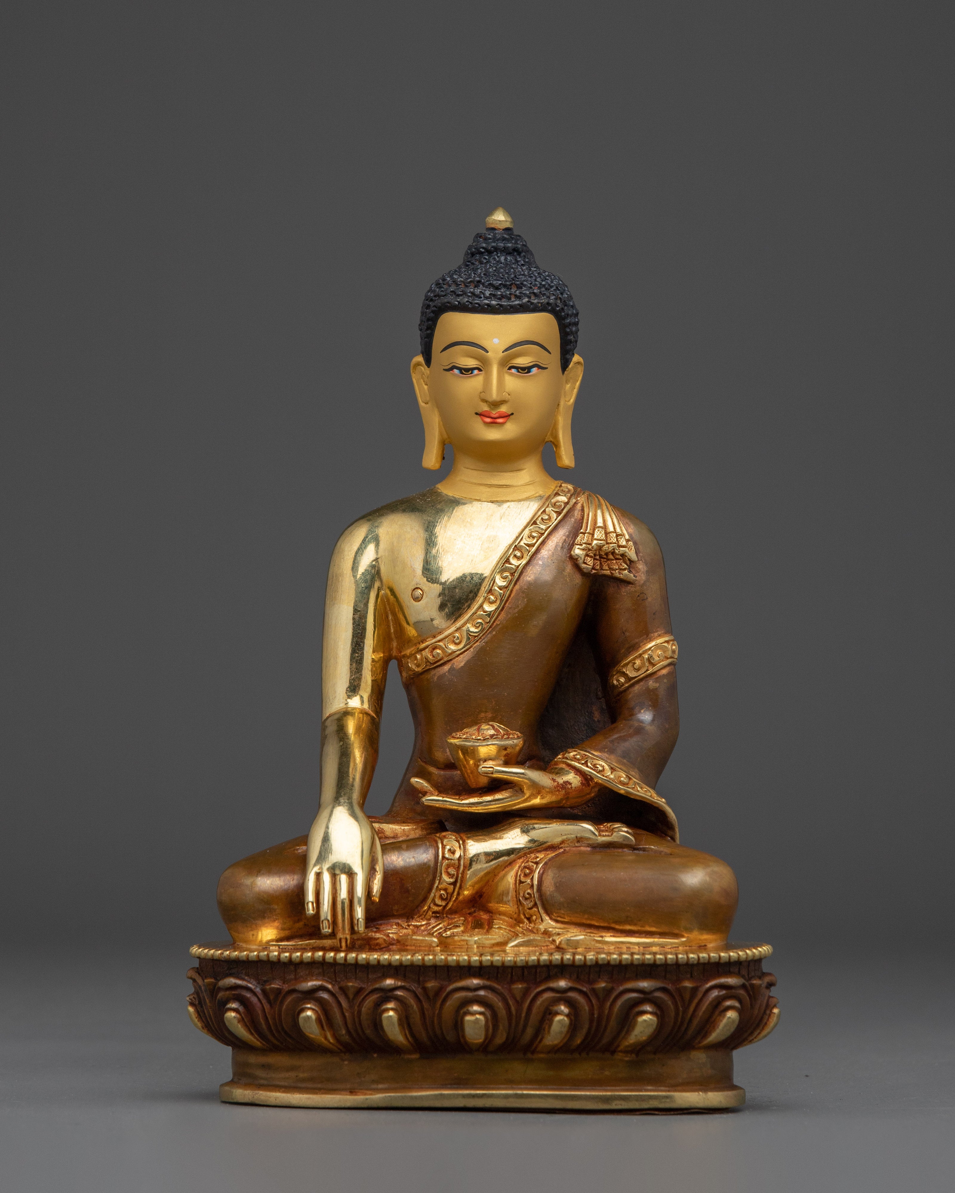 shakyamuni-peaceful-buddha-golden-sculpture