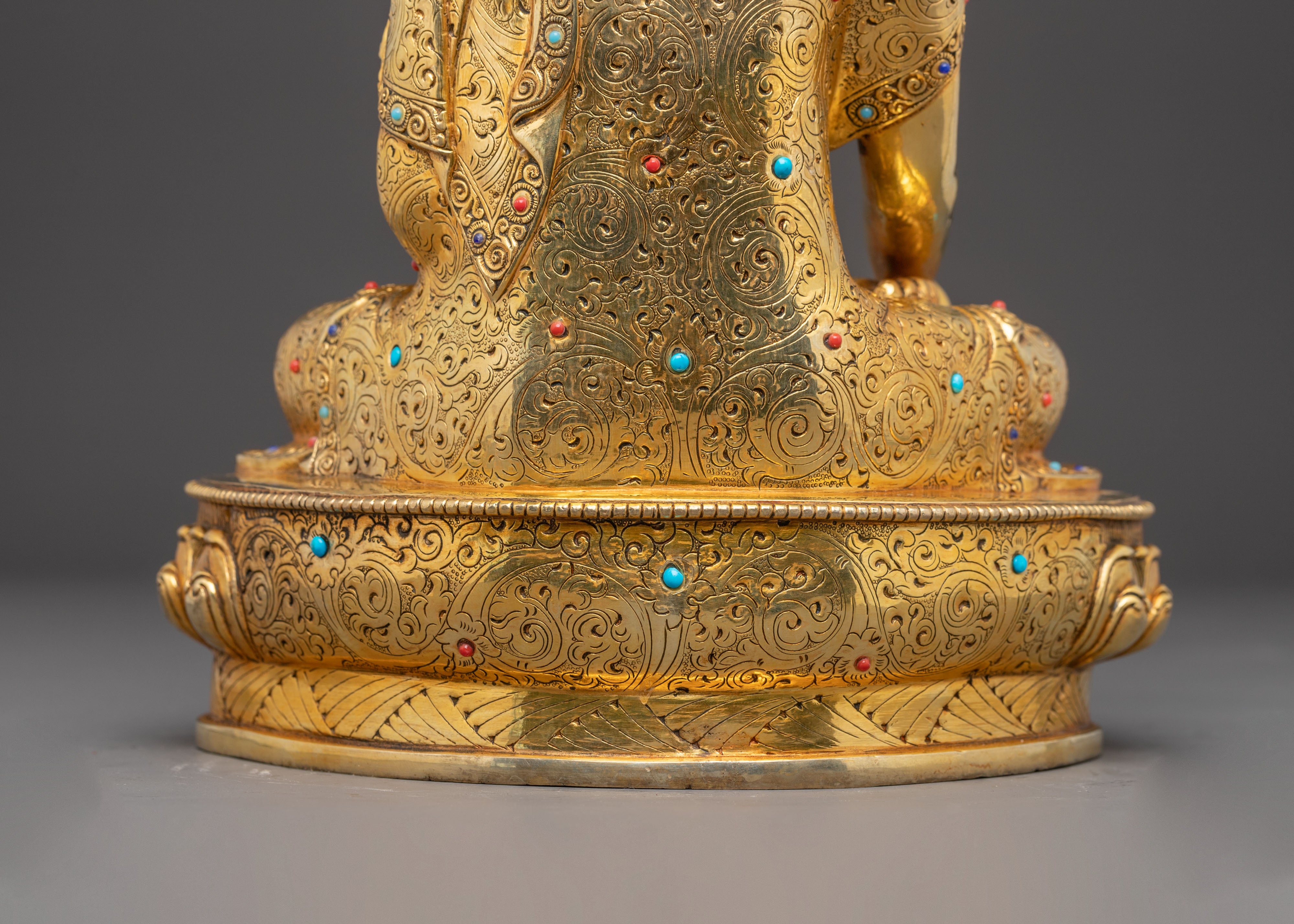 Shakyamuni Buddha Statue: Symbol of Power and Wisdom