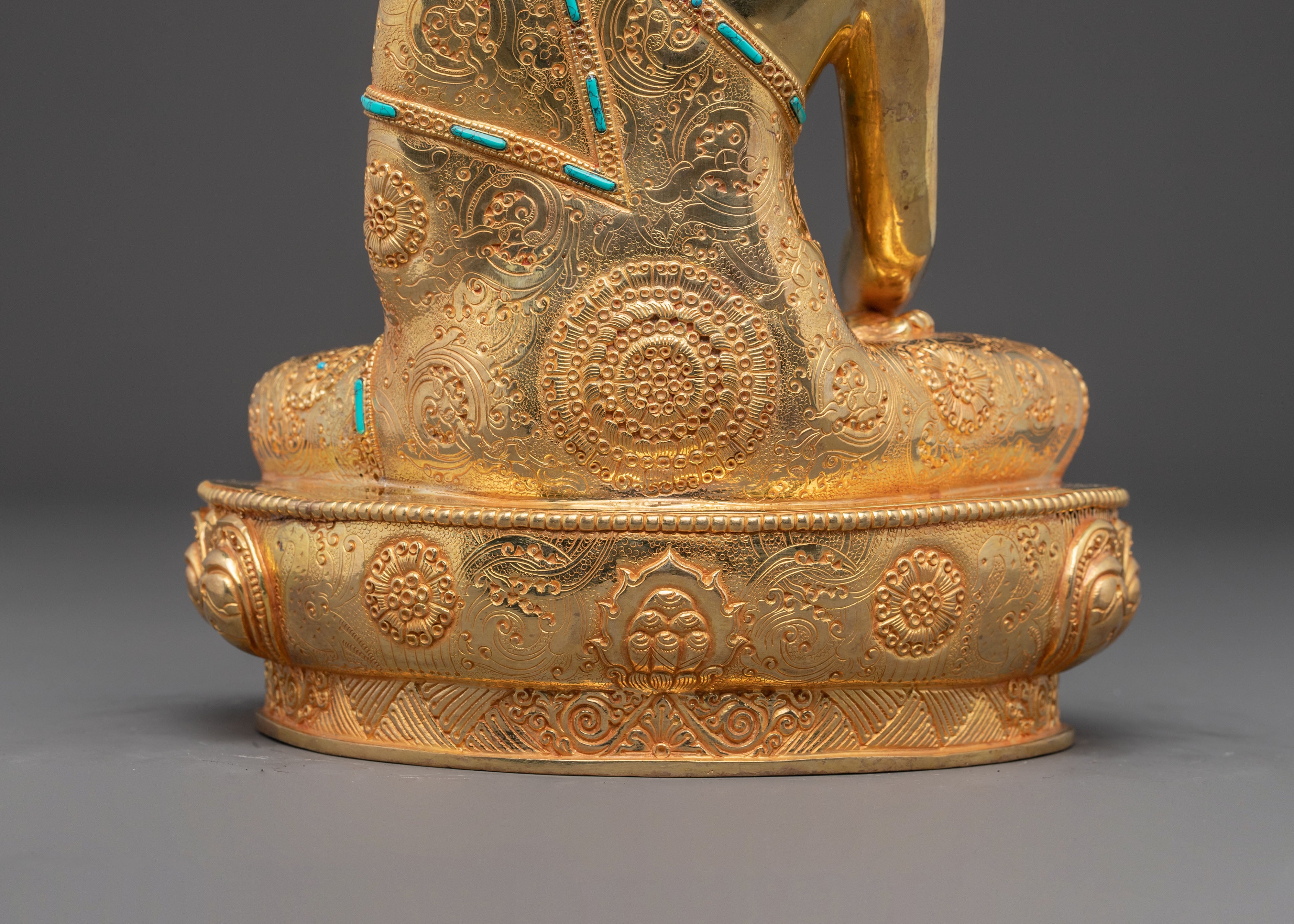 Gautama Buddha Statue: Influential Spiritual Teacher