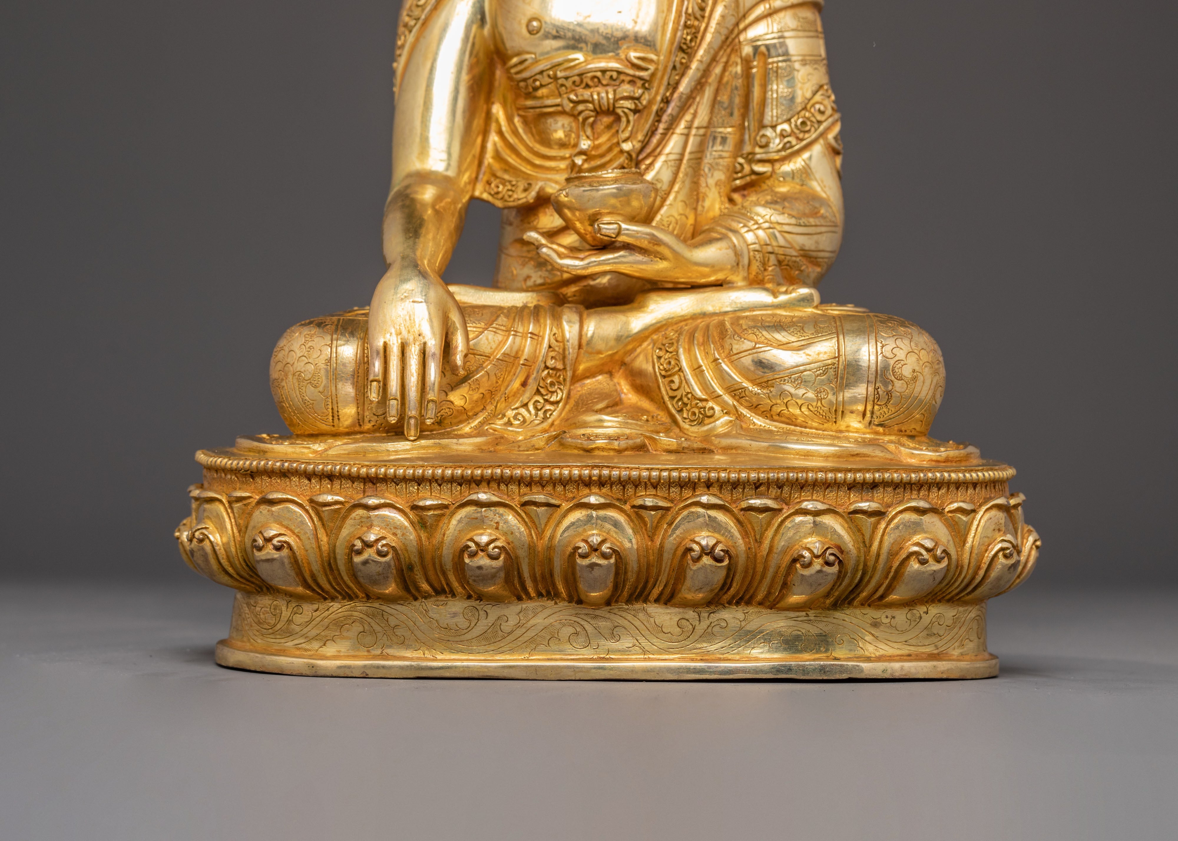 Golden Buddha Shakyamuni Handcrafted Statue | Embodiment of Enlightenment