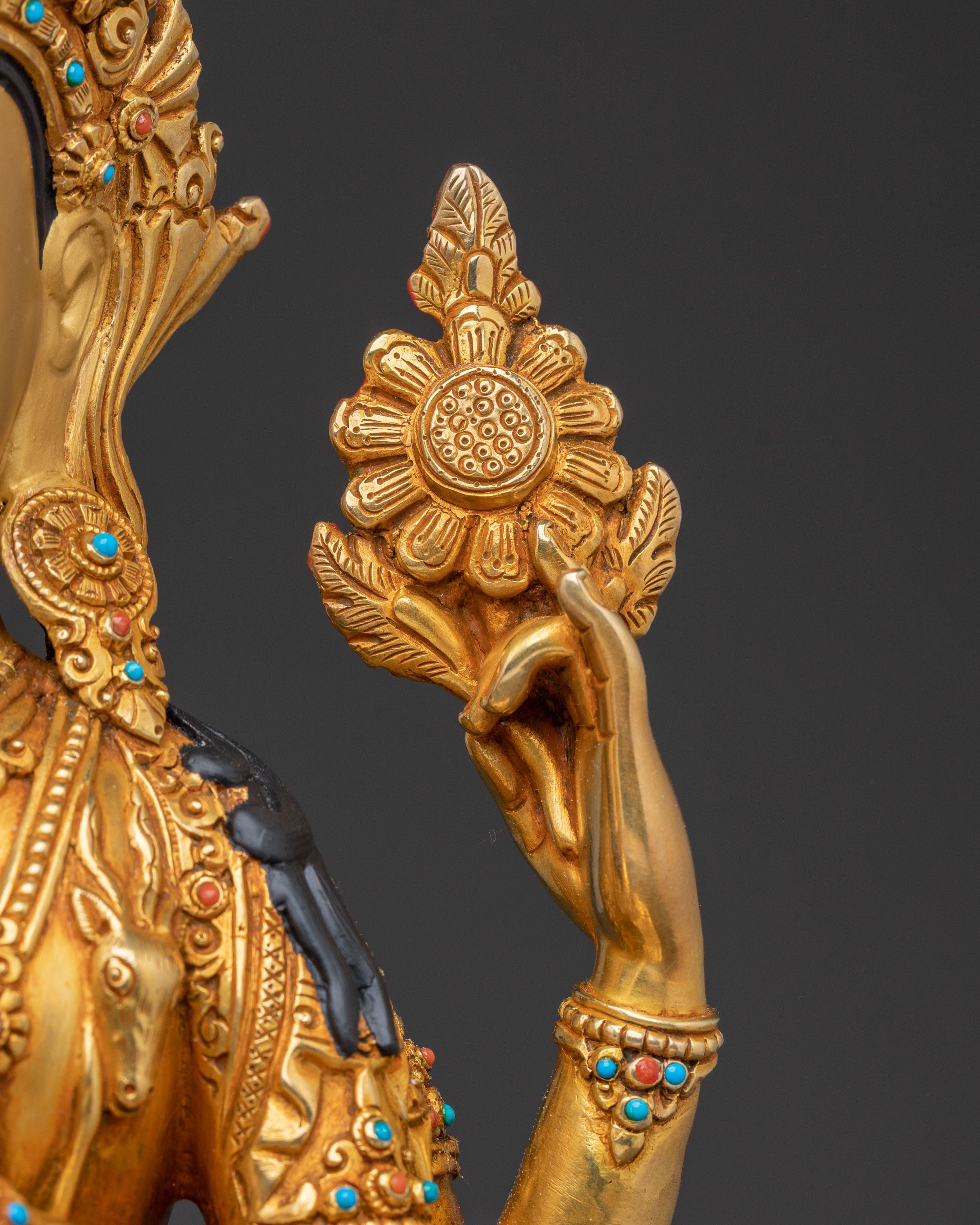 Chenrezig Protector Statue: Handcrafted Figurine for Spiritual Spaces