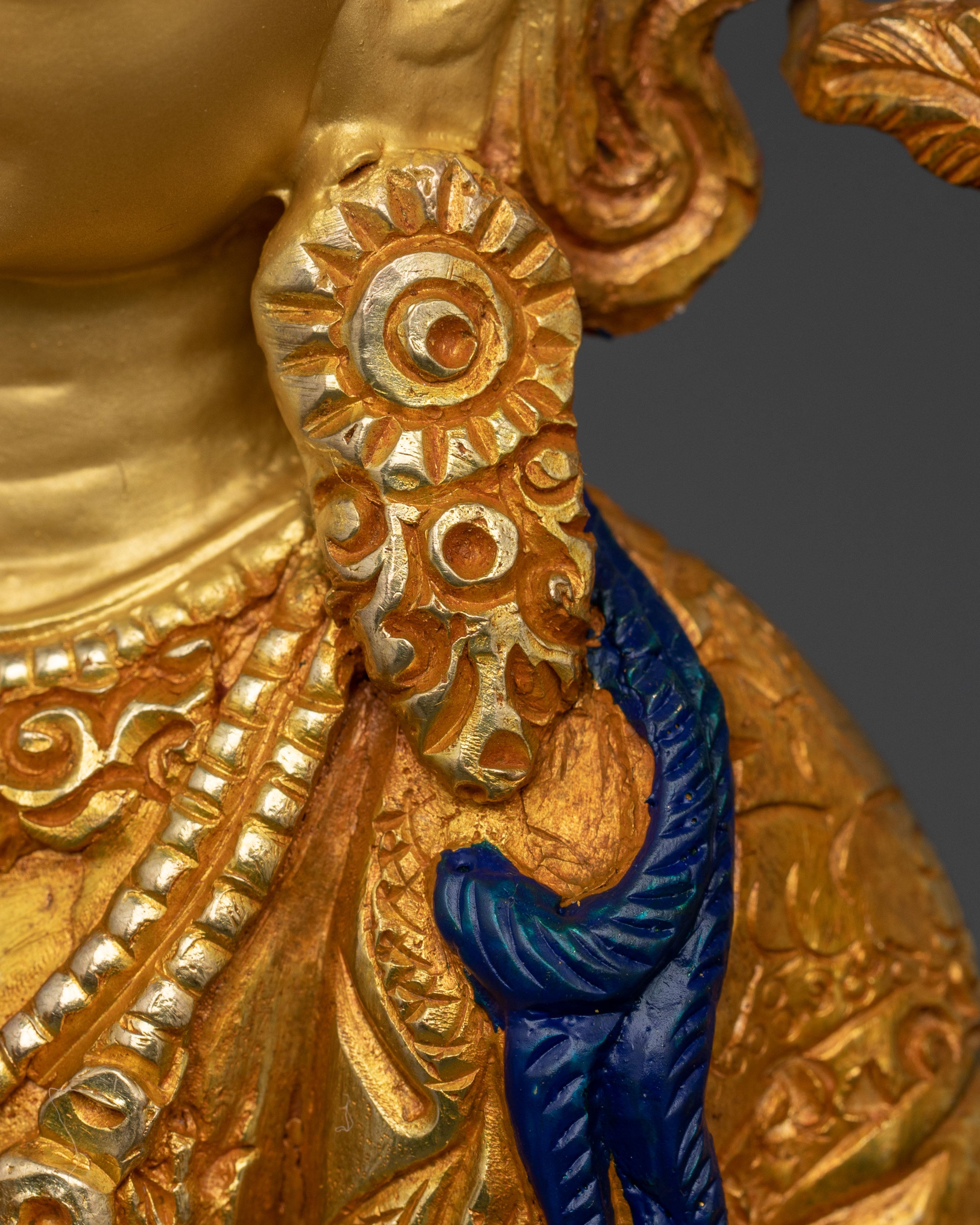 Compassionate Bodhisattva Chenrezig Spiritual Statue