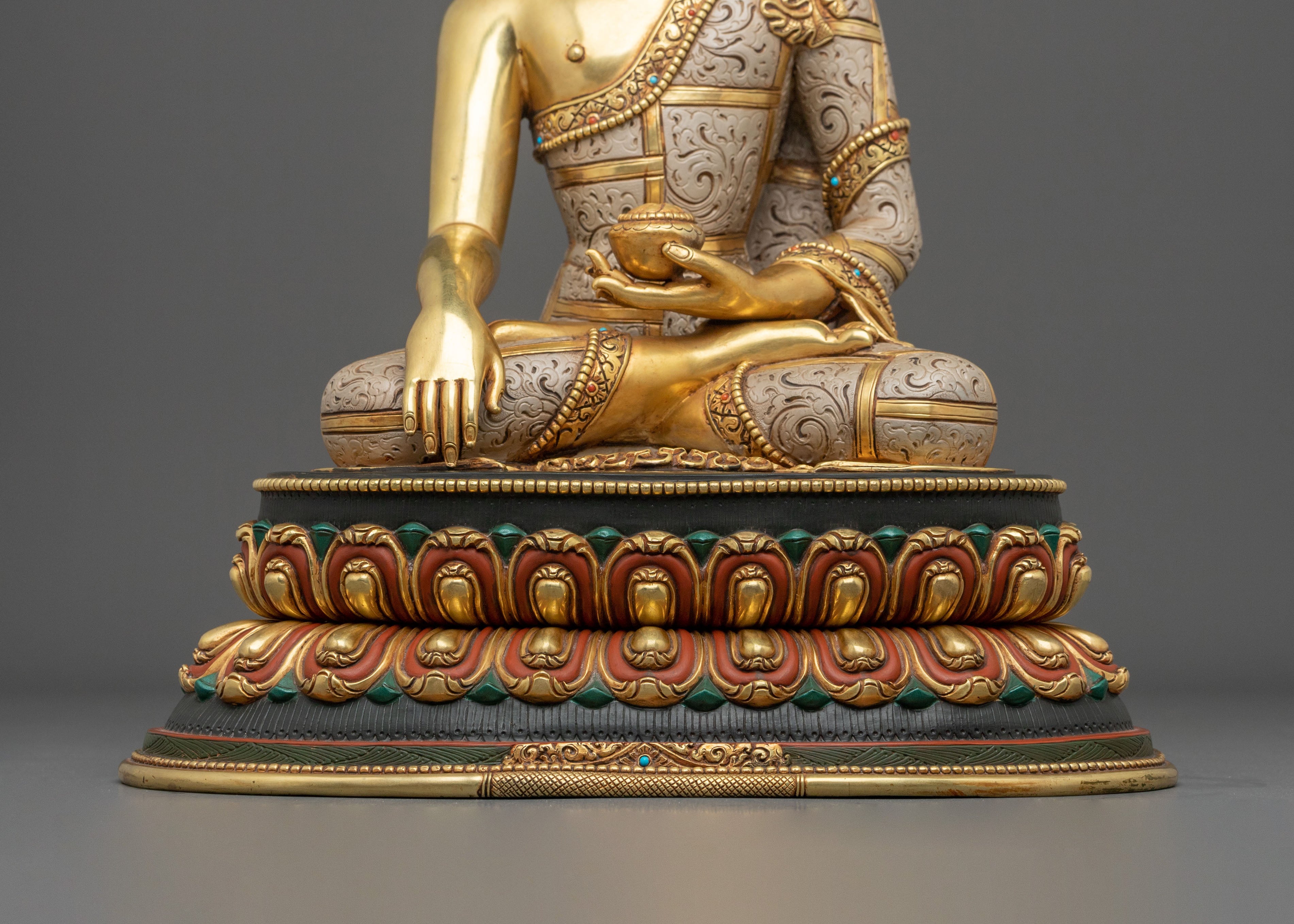 Shakyamuni Buddha Statue: Founder of Dharma