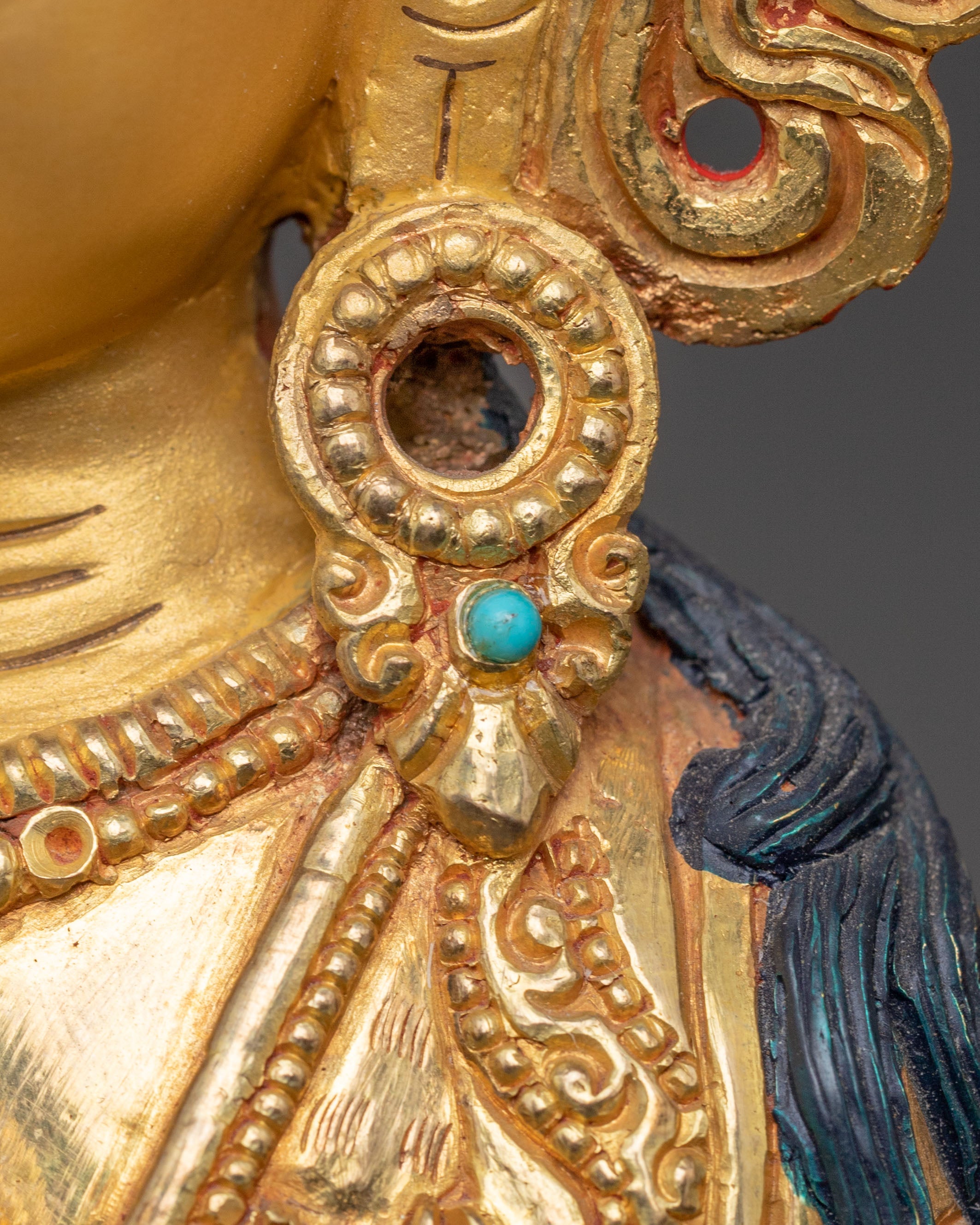 Handmade Avalokitesvara Golden Statue of Compassion – Gilded Serenity