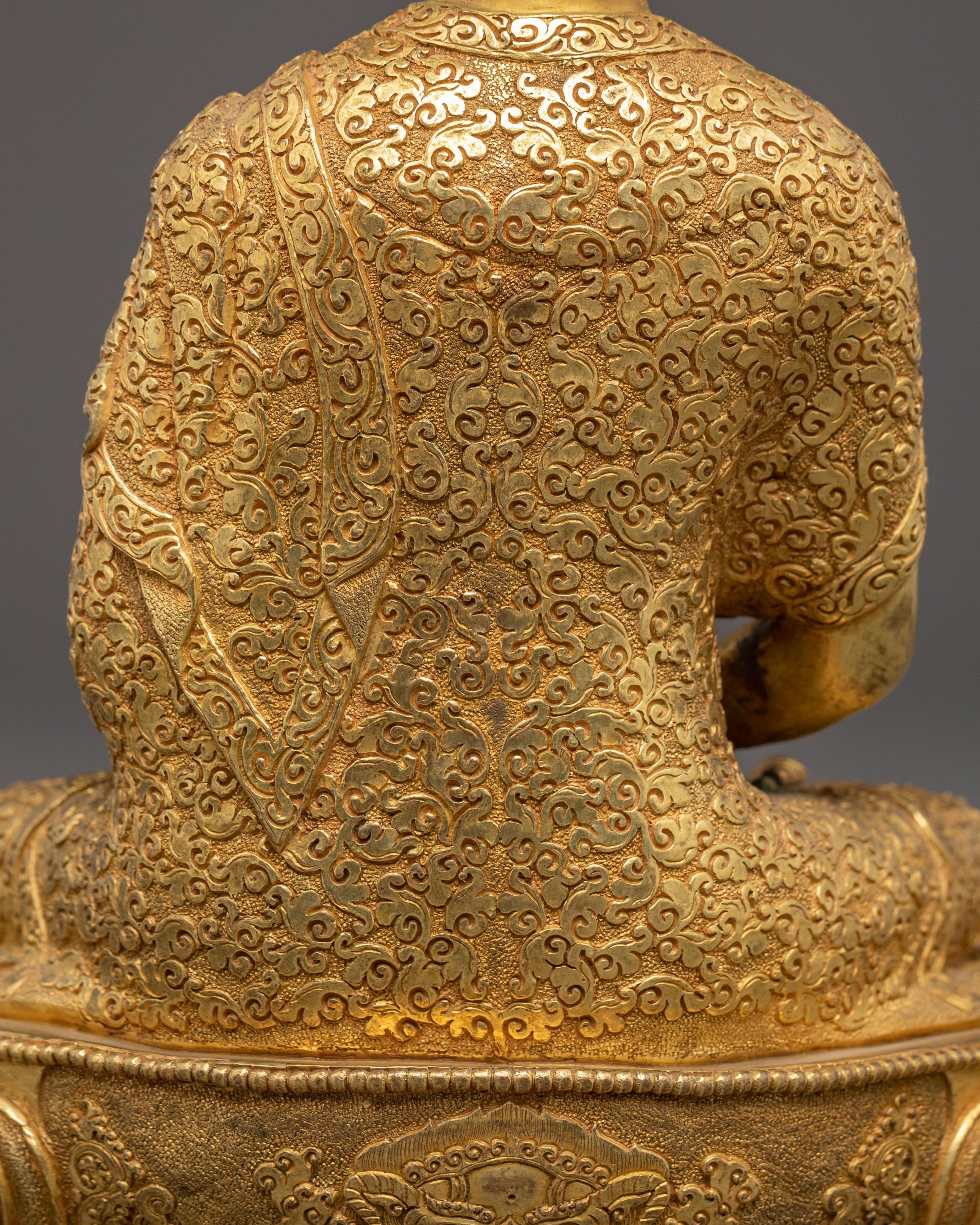 Serene Amitabha Buddha Statue: Symbol of Compassion