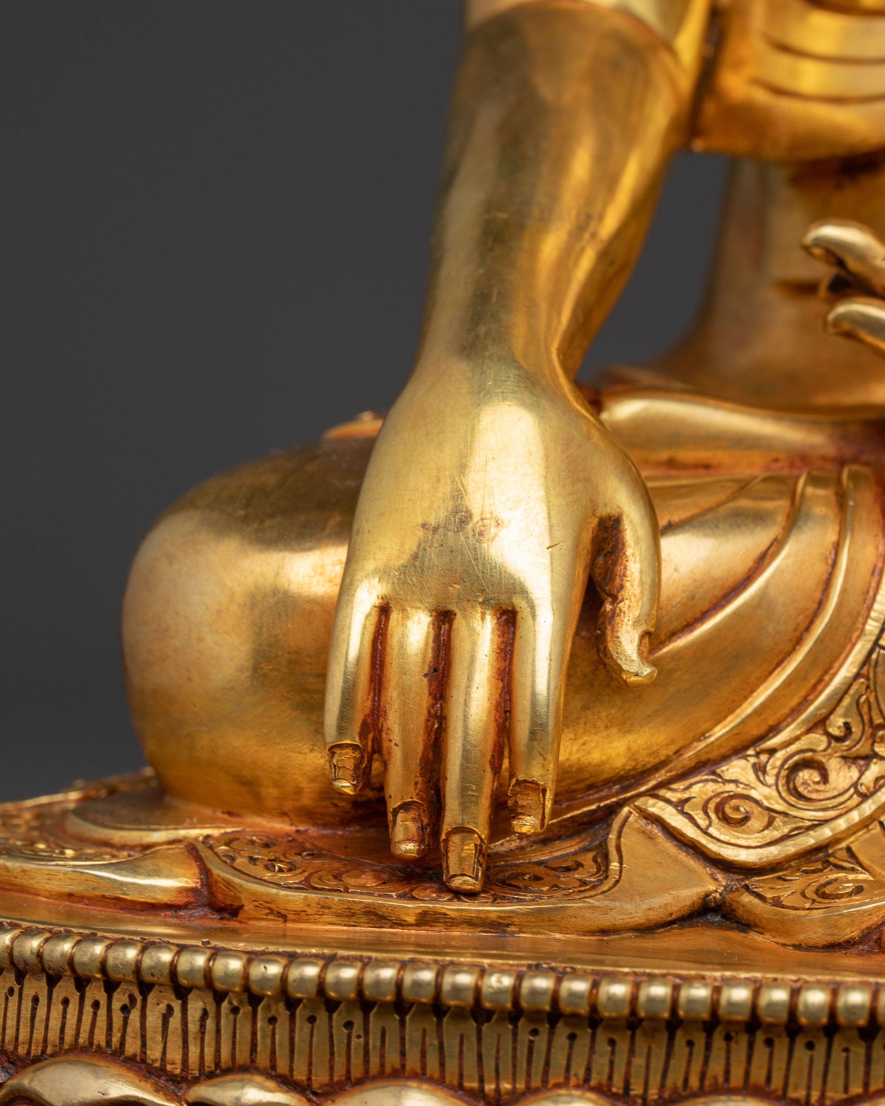 Shakyamuni Buddha Statue: Attain Peace and Freedom