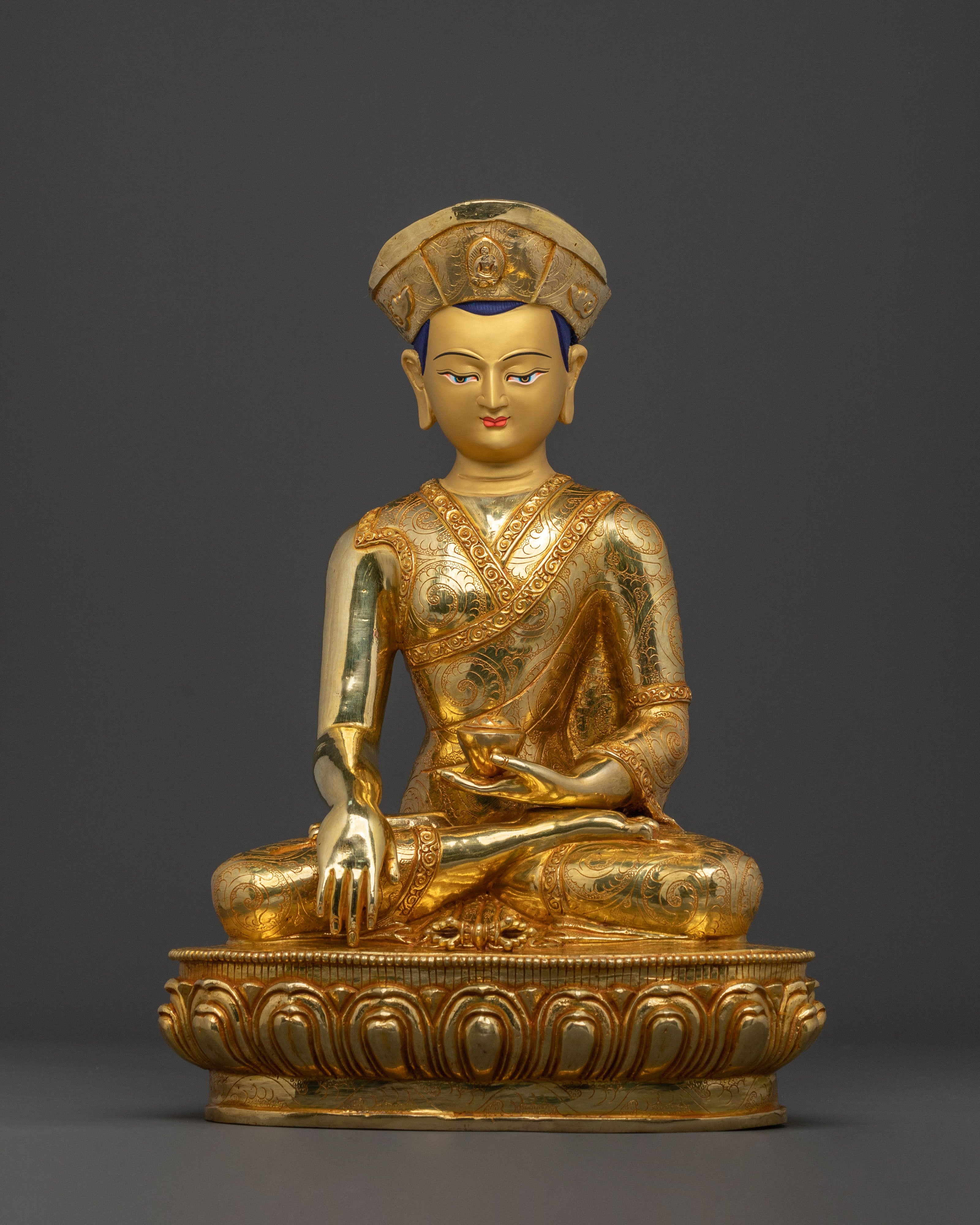 Jigten Sumgon  Statue 