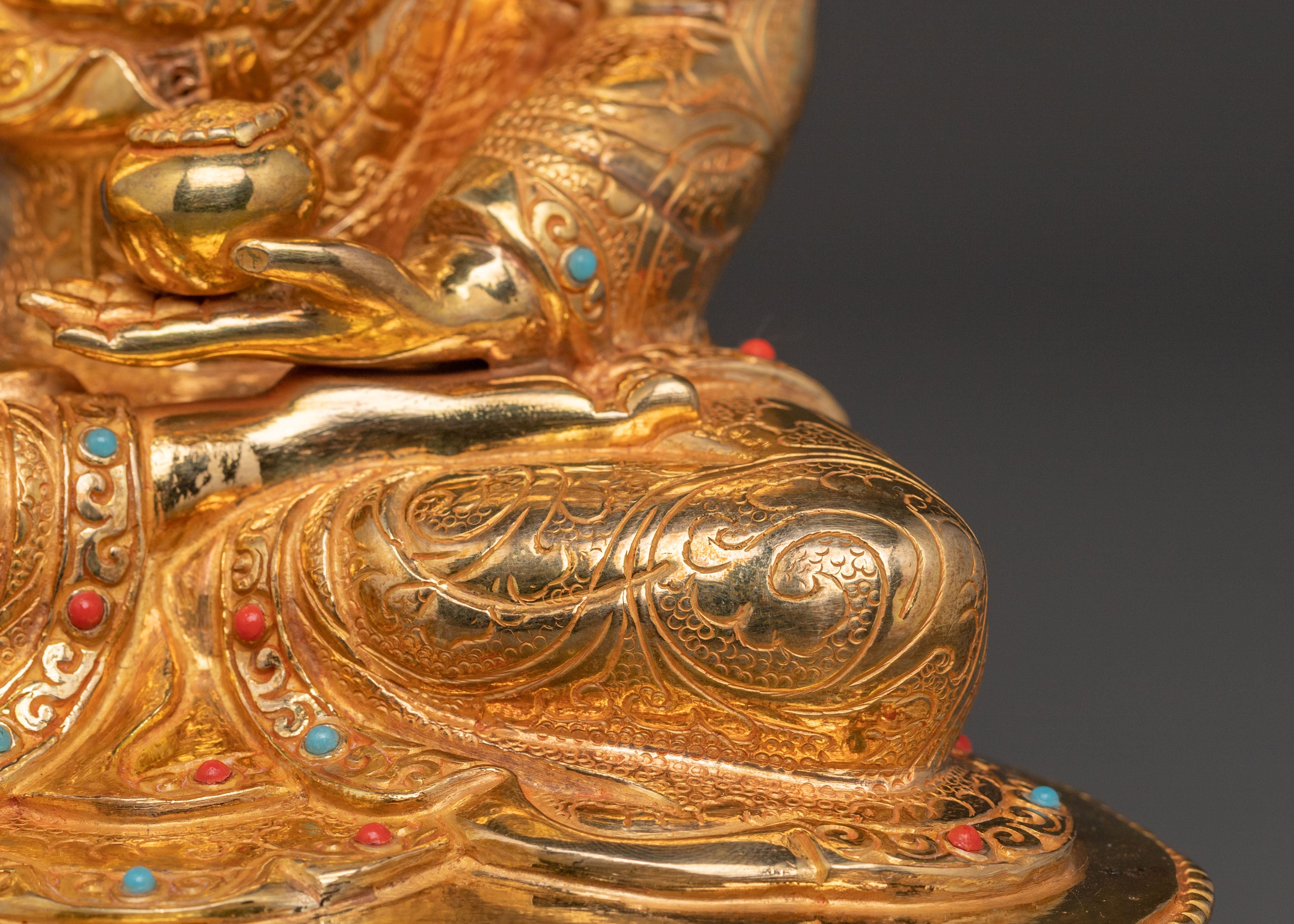 Himalayan Enlightened Shakyamuni Statue - Serene Gilded Copper