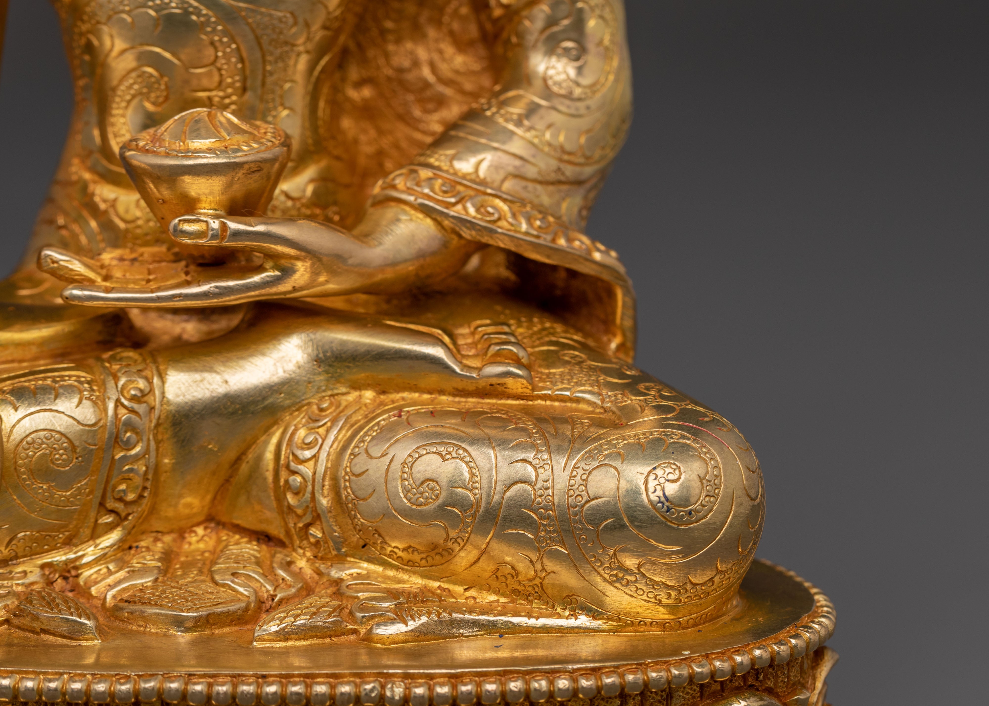 Shakyamuni Buddha Statue Boundless Compassion – 24K Gold Gilded