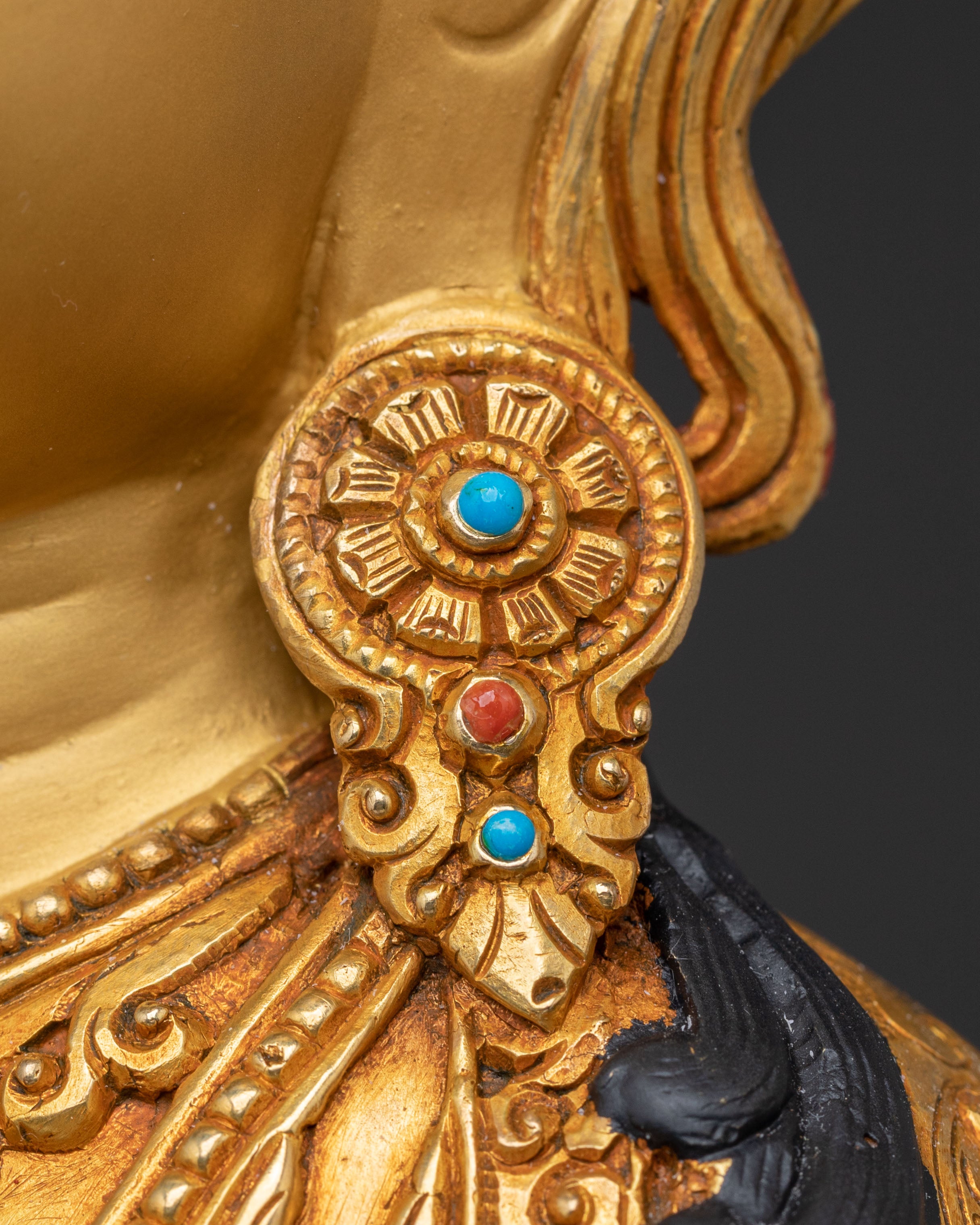 Chenrezig Protector Statue: Handcrafted Figurine for Spiritual Spaces