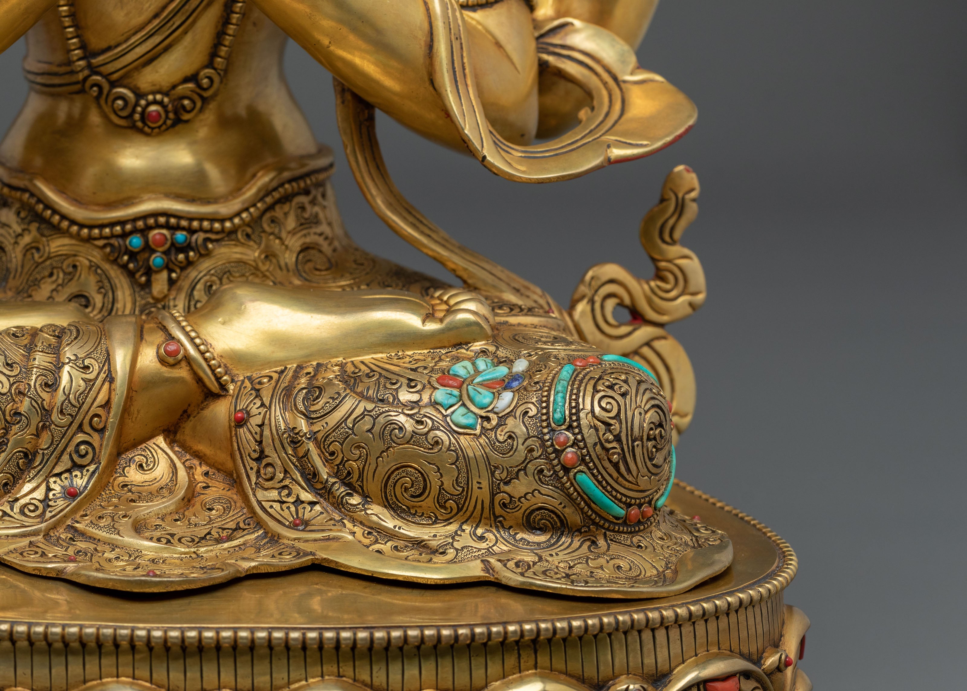henrezig Statue with 24K Gold Coating