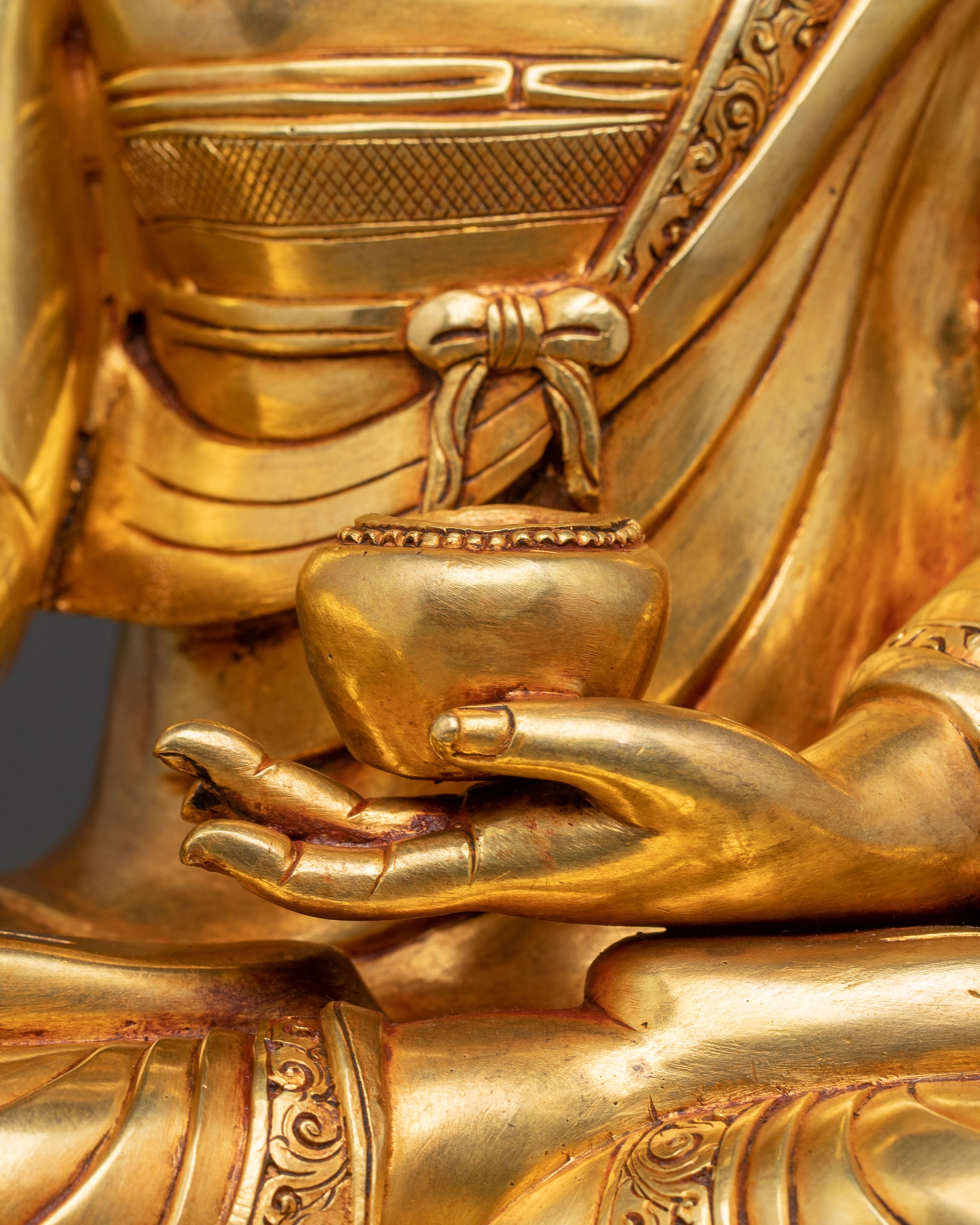 Shakyamuni Buddha Statue: Attain Peace and Freedom