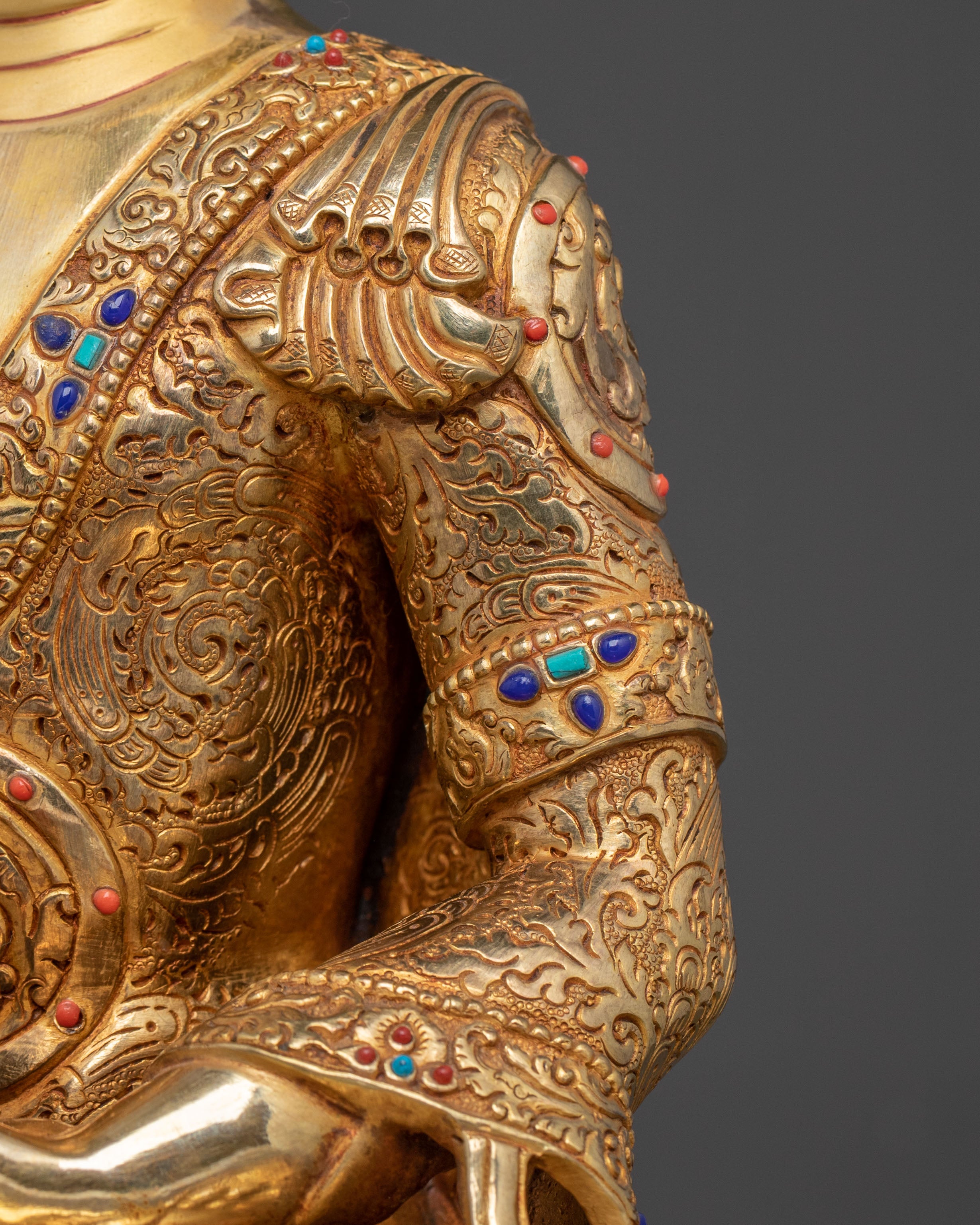 Shakyamuni Buddha Peace Statue: Gilded Serenity