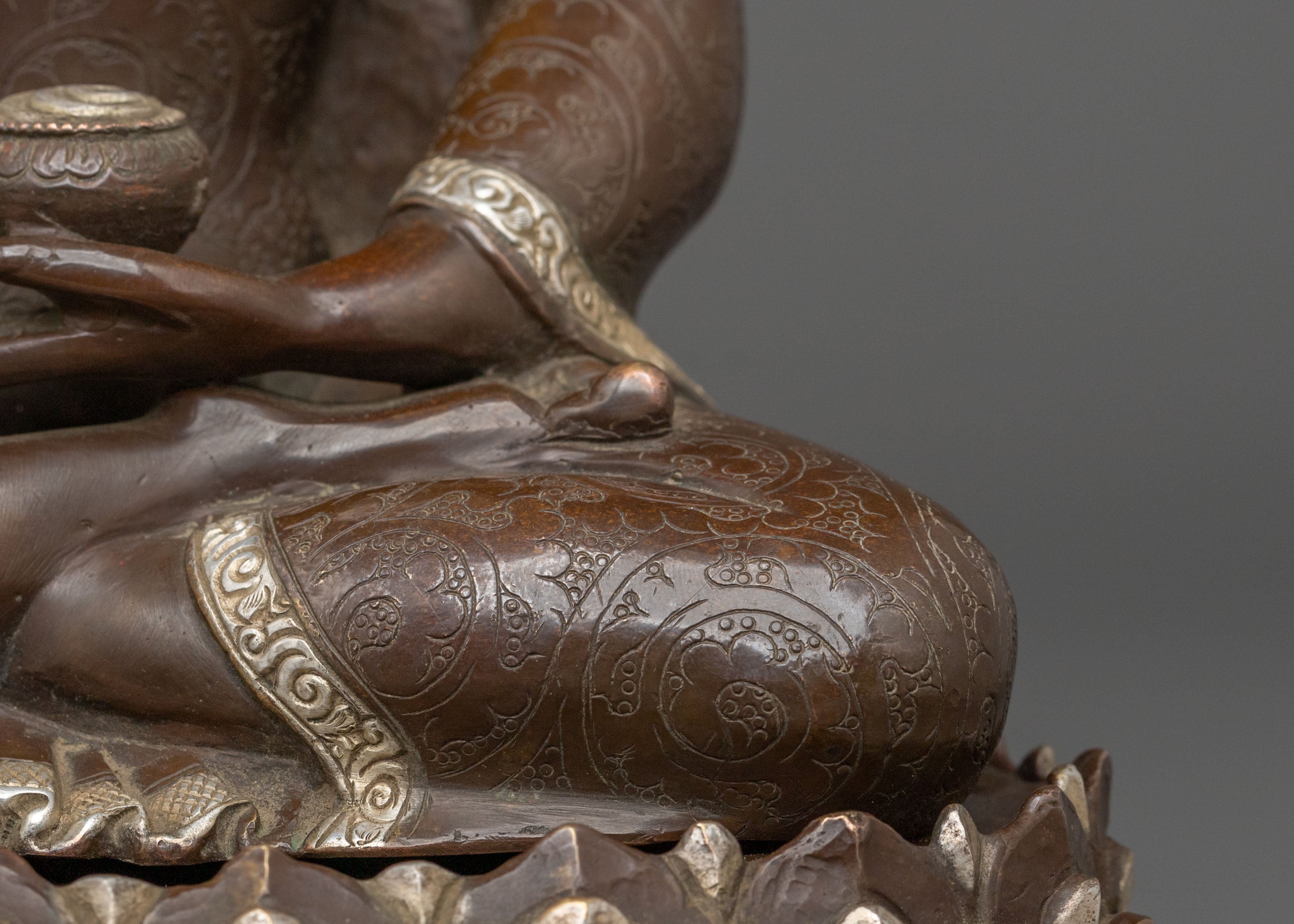 Handcrafted Shakyamuni Buddha Statue | Majestic Figurine
