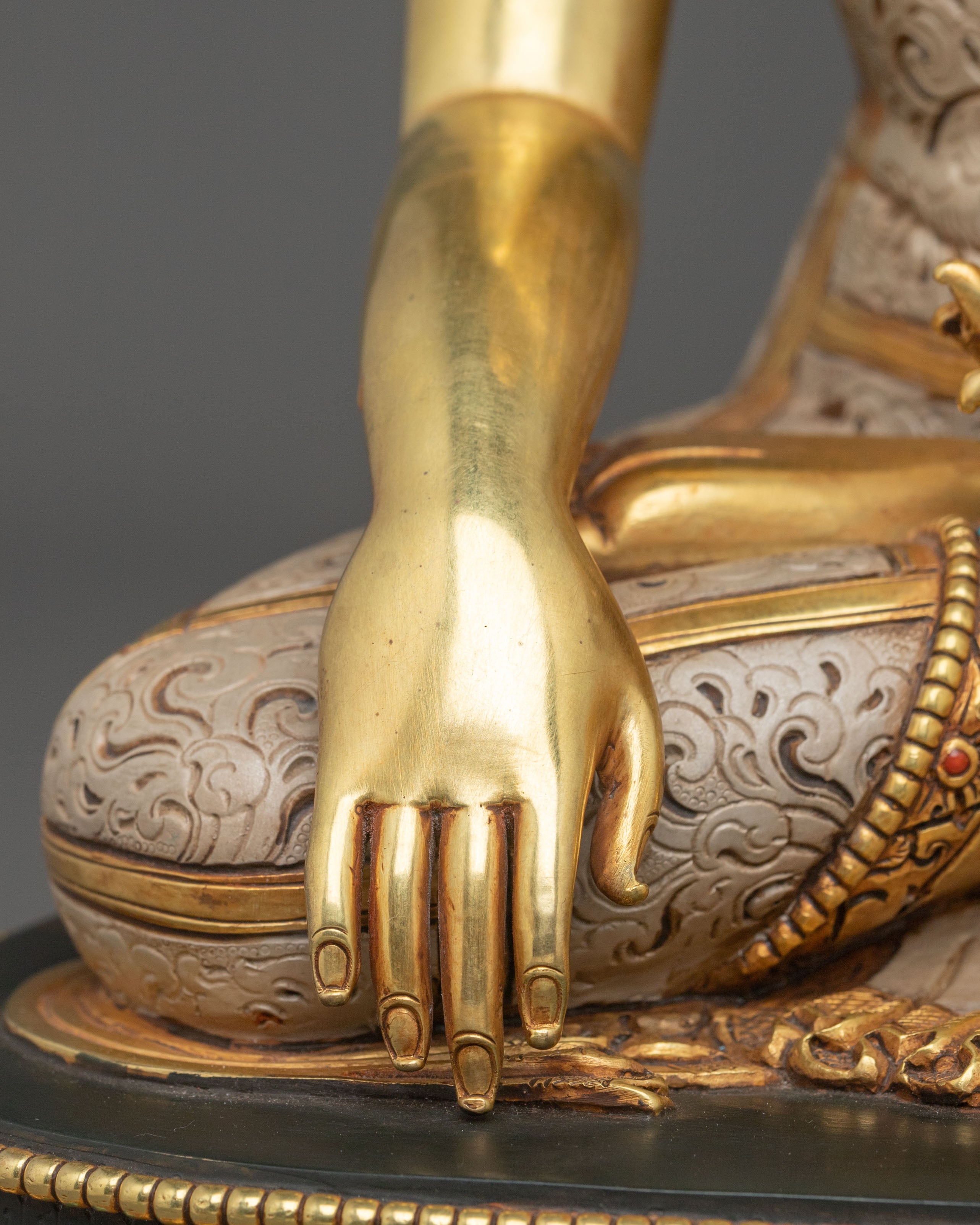 Shakyamuni Buddha Statue: Founder of Dharma