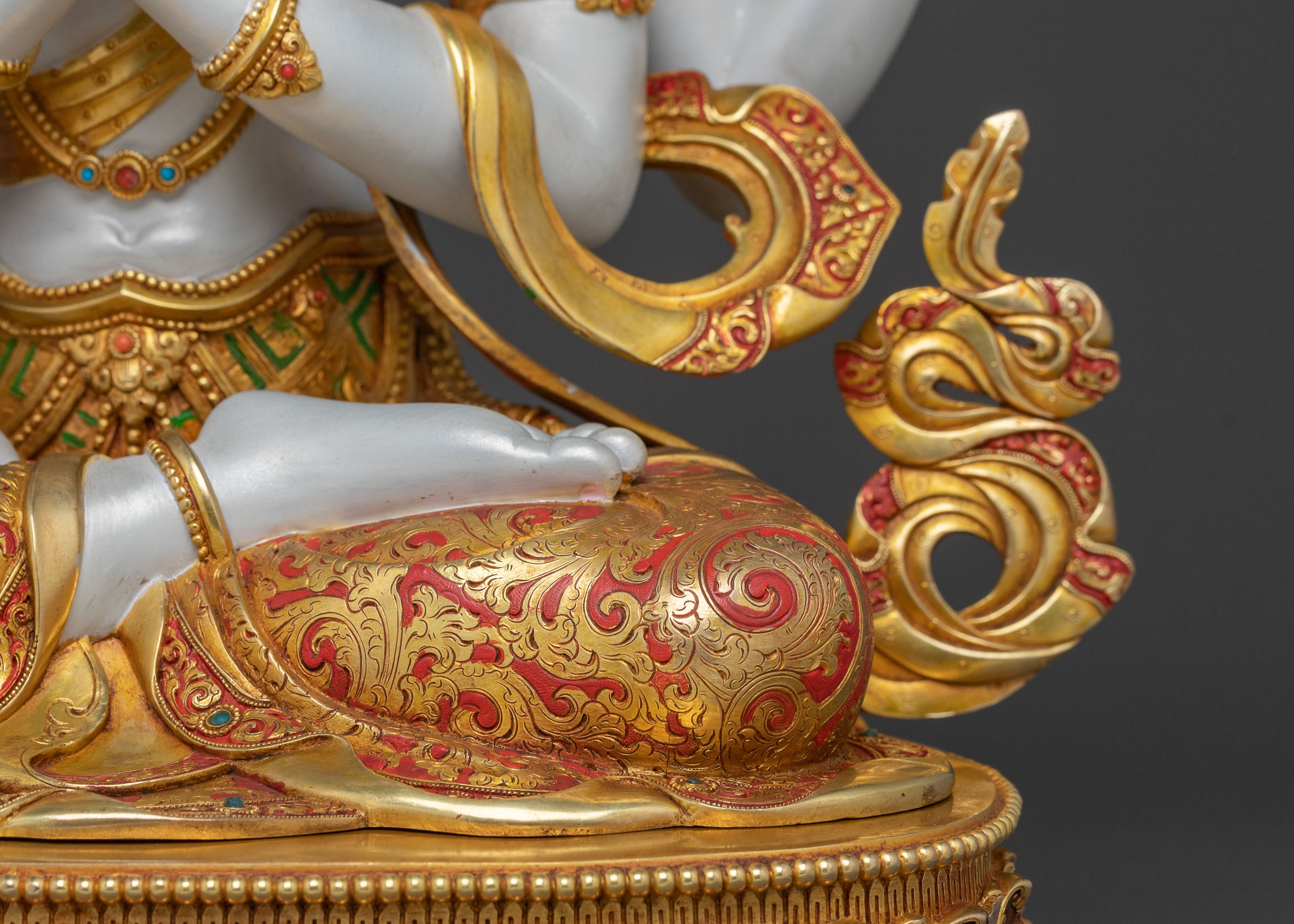 Chenrezig Golden Figurine | Buddhist Meditation Decor