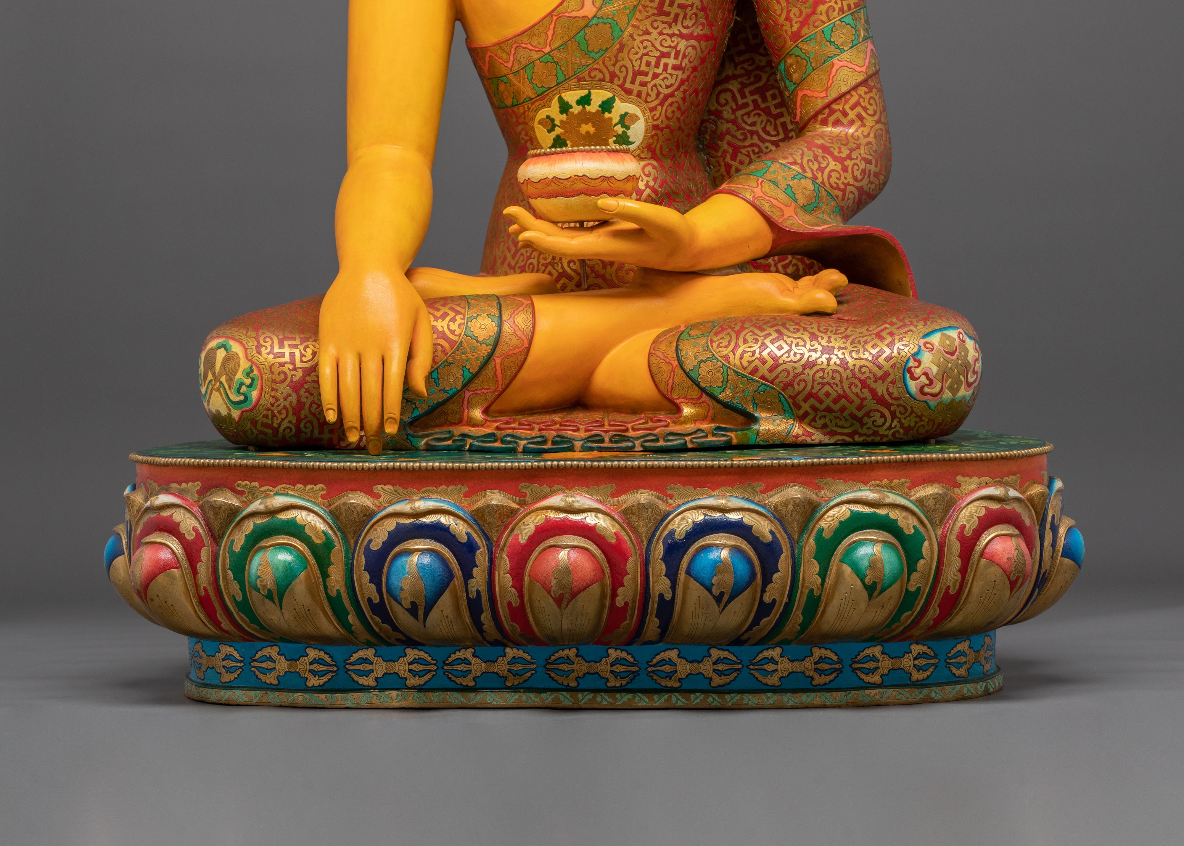 Hand-Carved Shakyamuni Buddha Statue | Exquisite Gilded Artistry