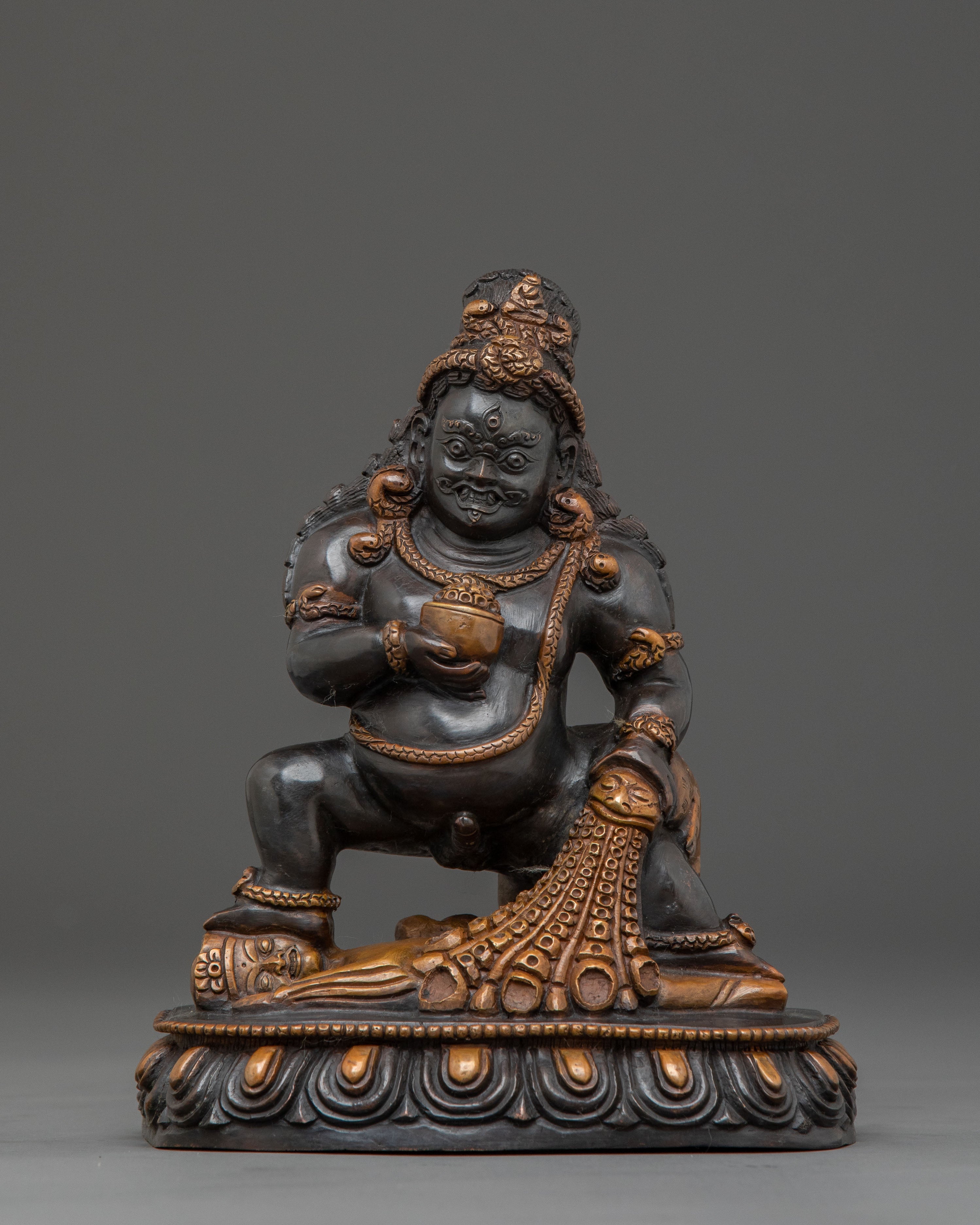 Dzambhala statue 
