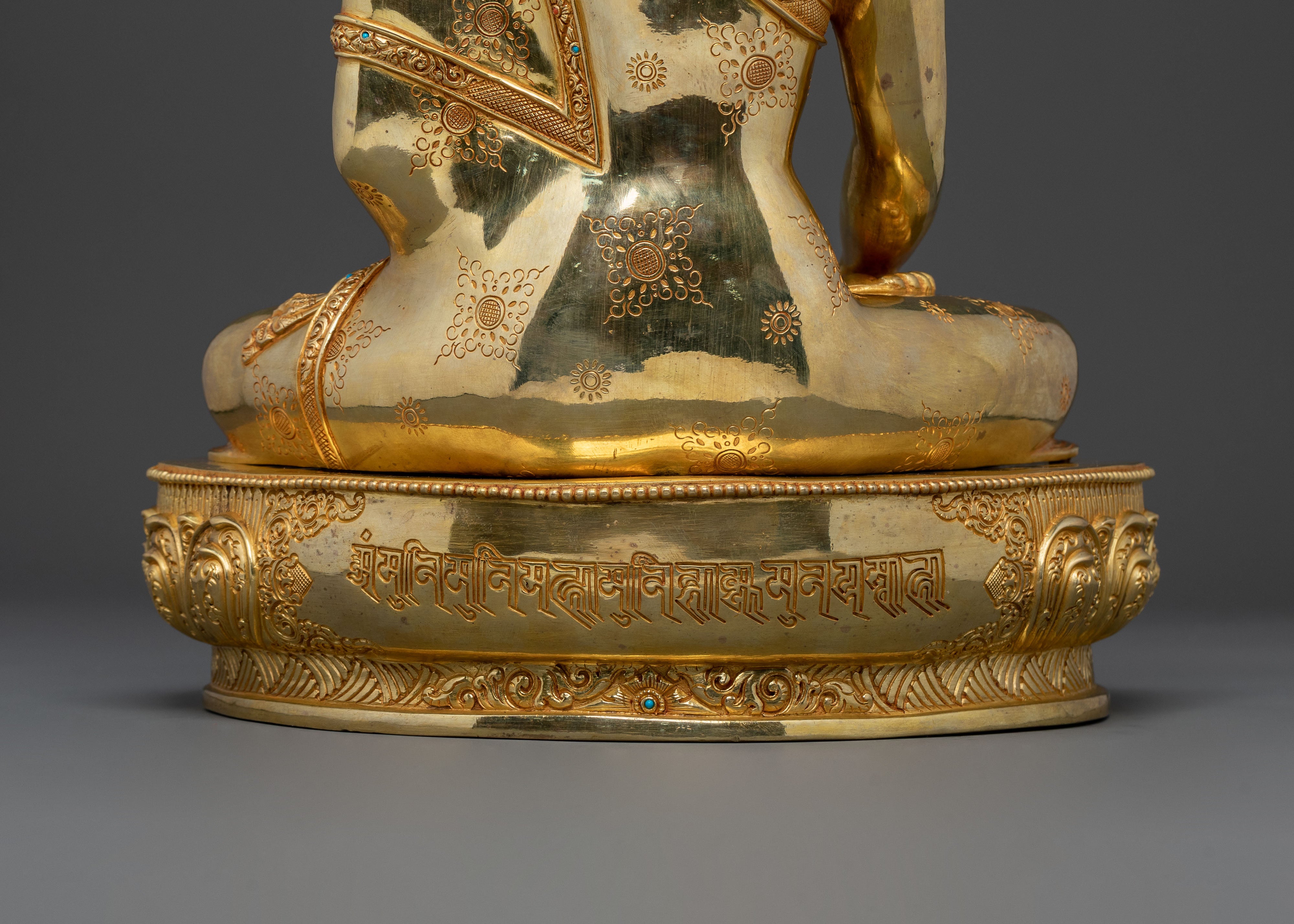 Statue of Shakyamuni Buddha | Dharma Teaching