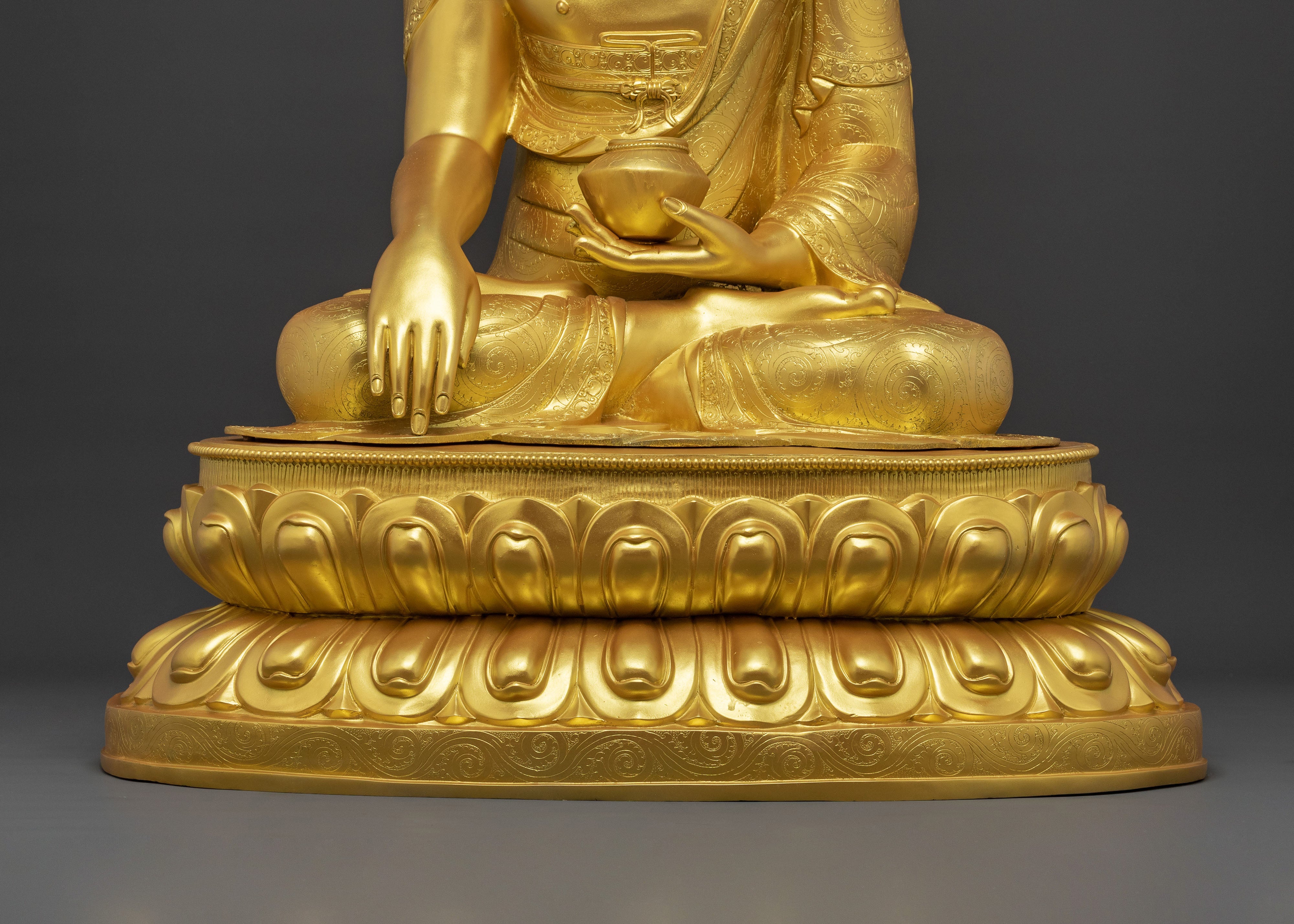 Golden Shakyamuni Buddha Peaceful Statue