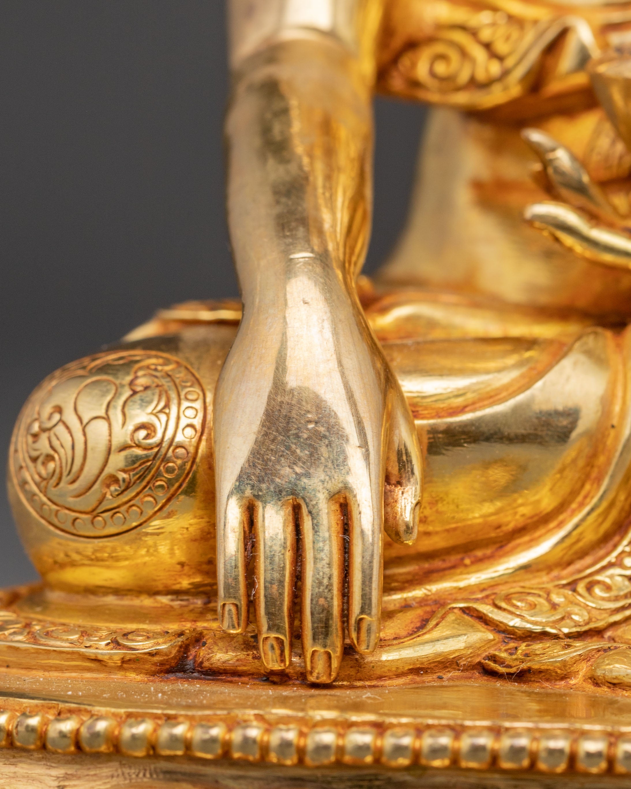Shakyamuni Buddha Golden Statue: Founder of Buddhism