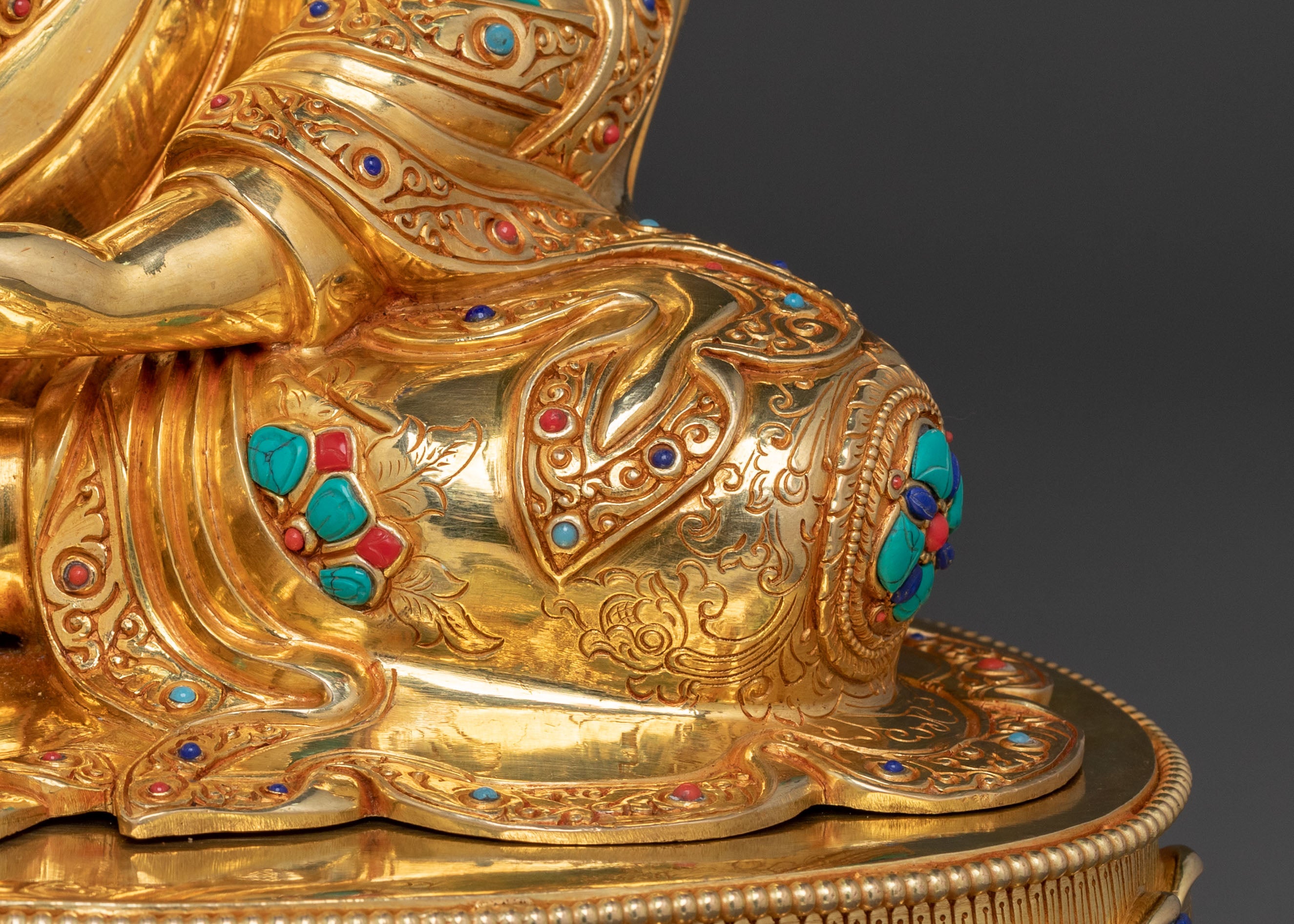 Guru Rinpoche Golden Statue | Traditional Figure