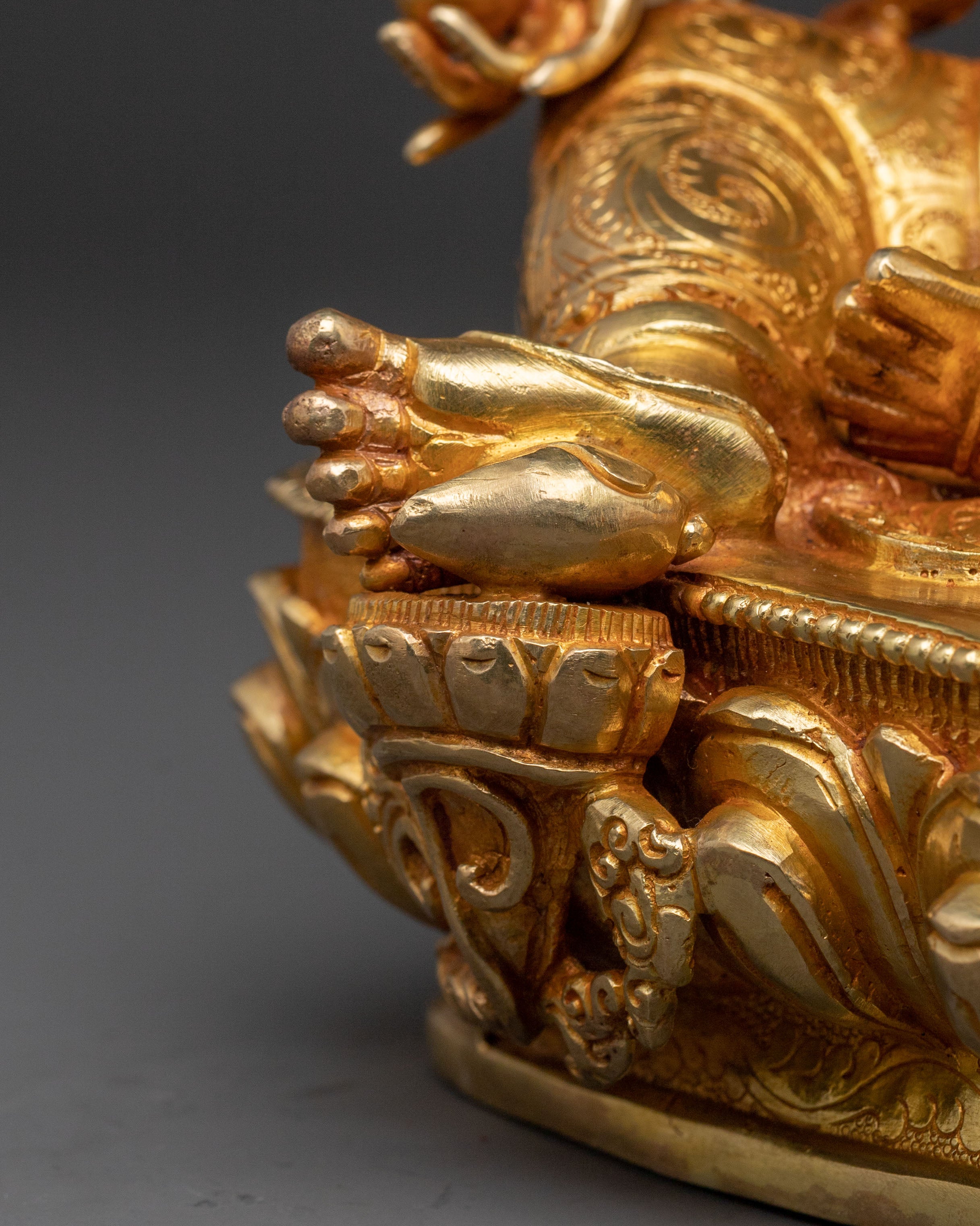 Dzambhala Statue Guardian of Wealth – Hand-Gilded Serenity