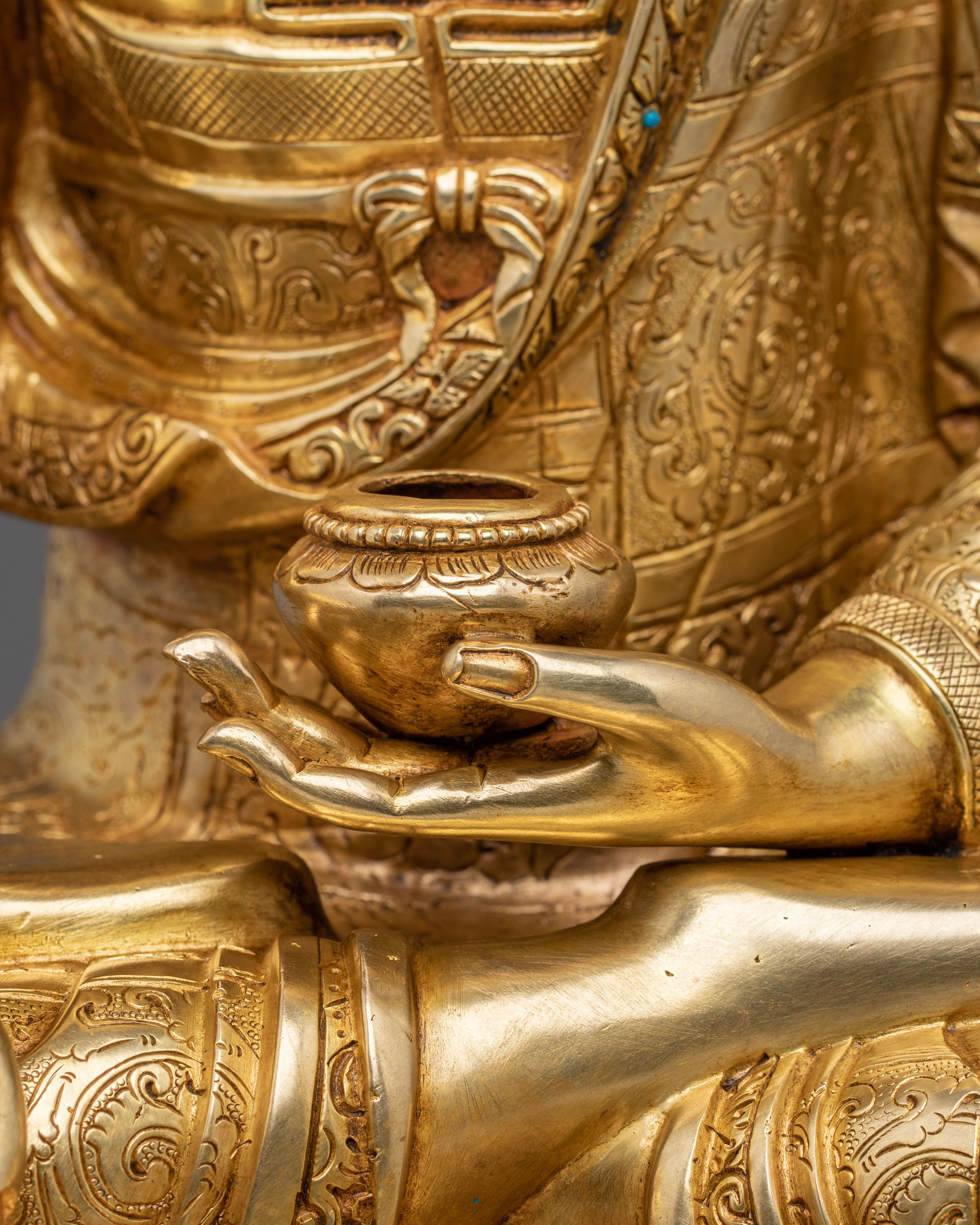 Shakyamuni Buddha Statue: Symbol of Wisdom and Peace