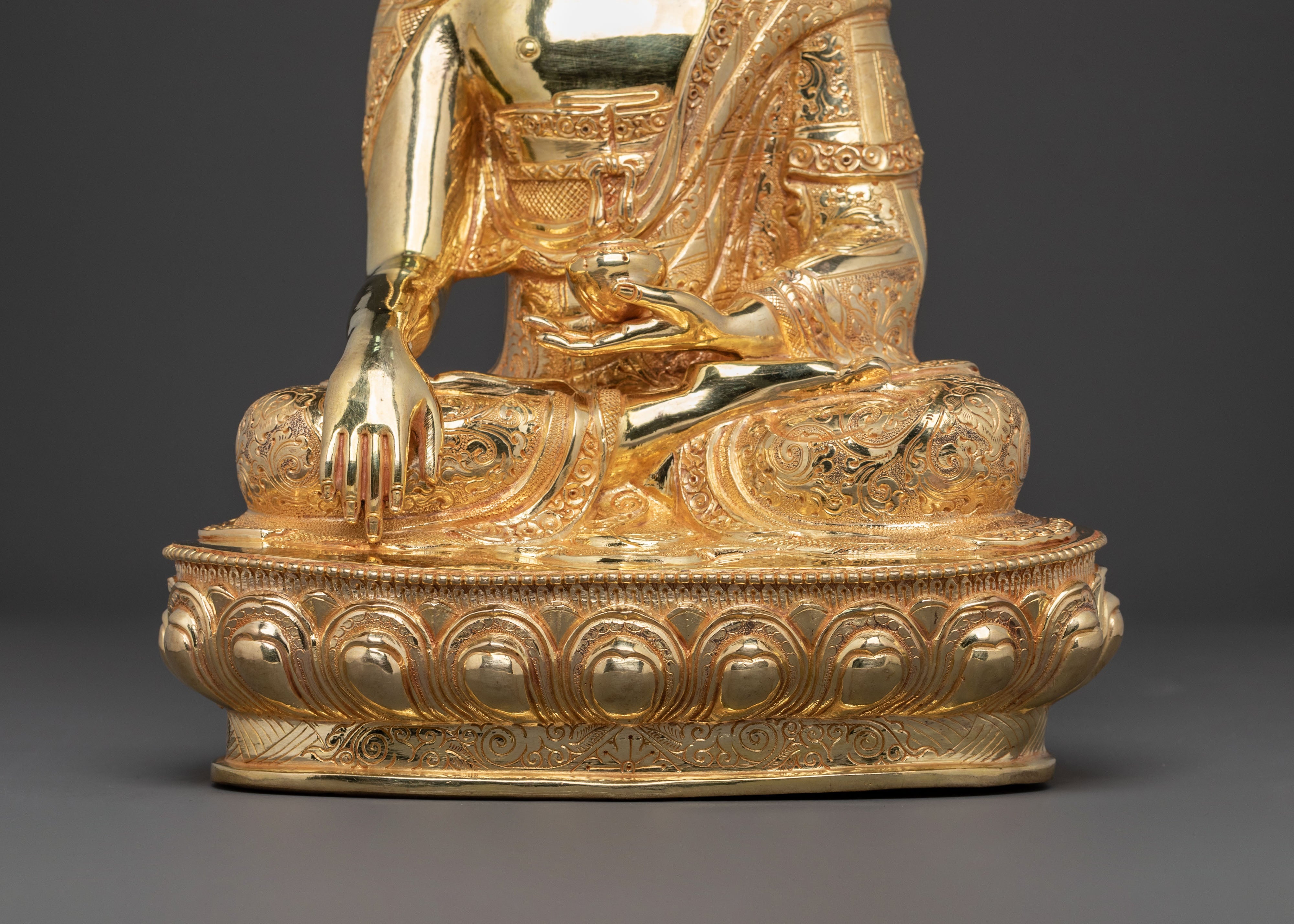 Shakyamuni Buddha Statue | Peaceful Buddhist Figurine