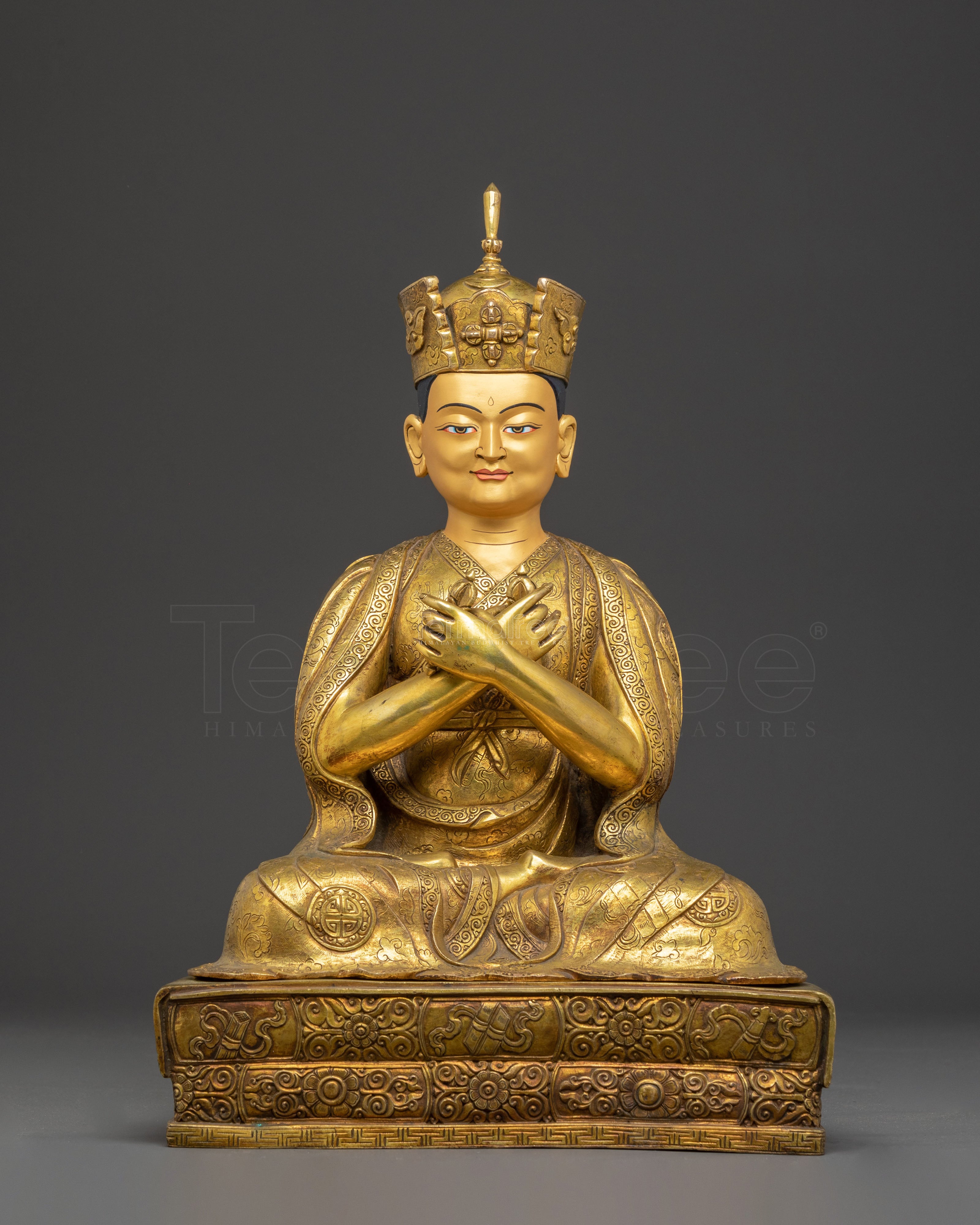 Statue of Master Karmapa 