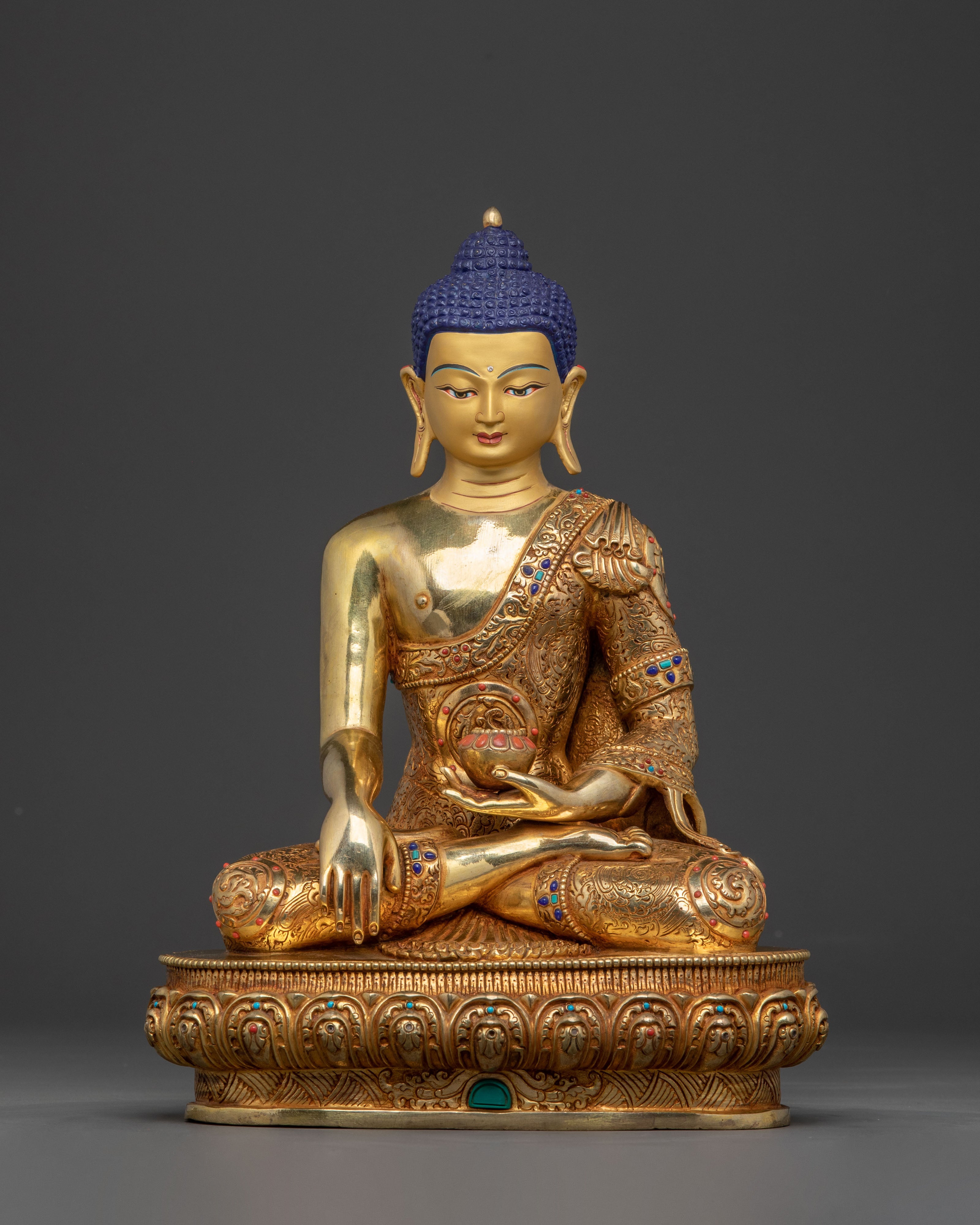 Shakyamuni Buddha Peace Statue: Gilded Serenity