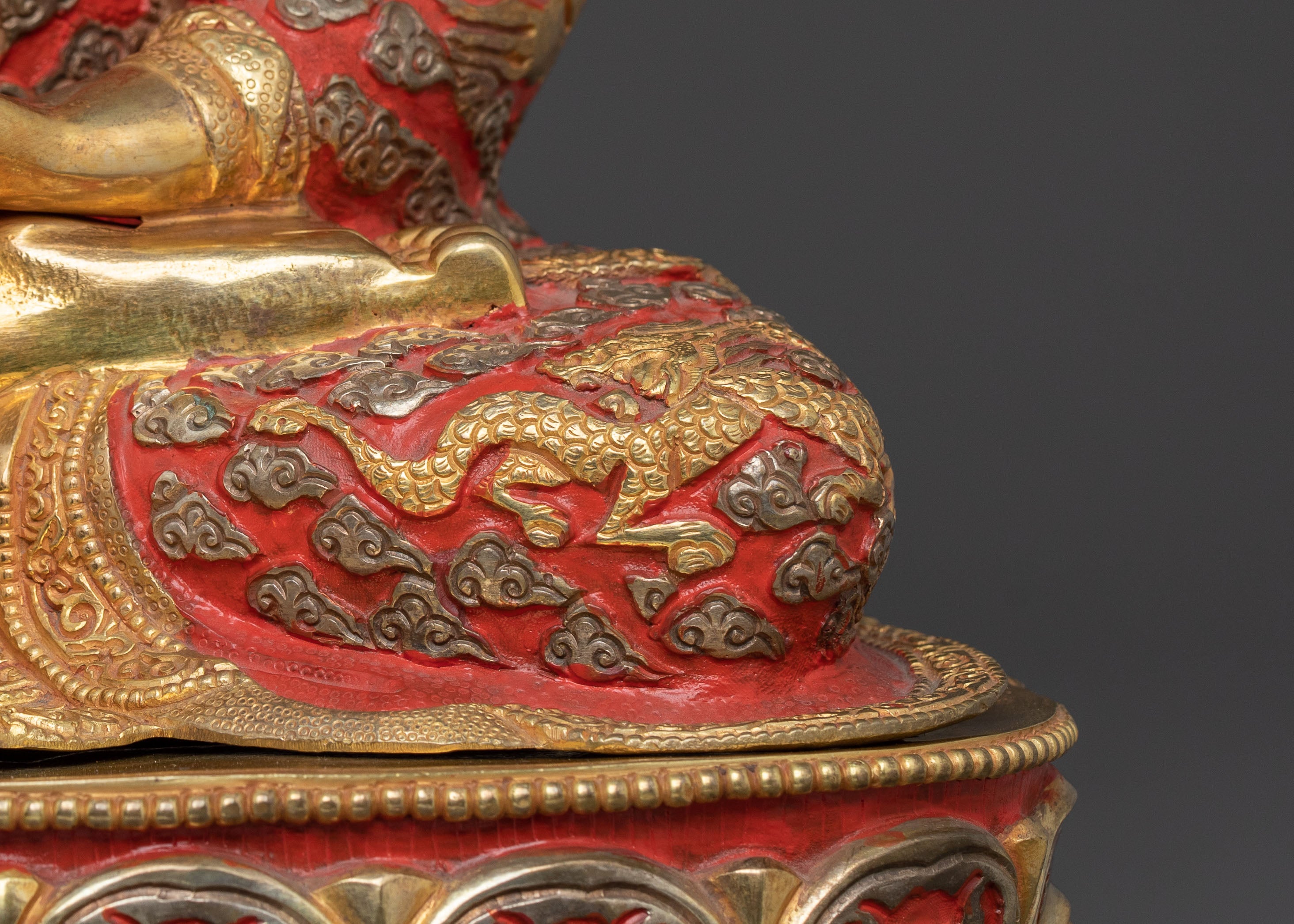 Shakyamuni Buddha Golden Statue: Enlightened Presence
