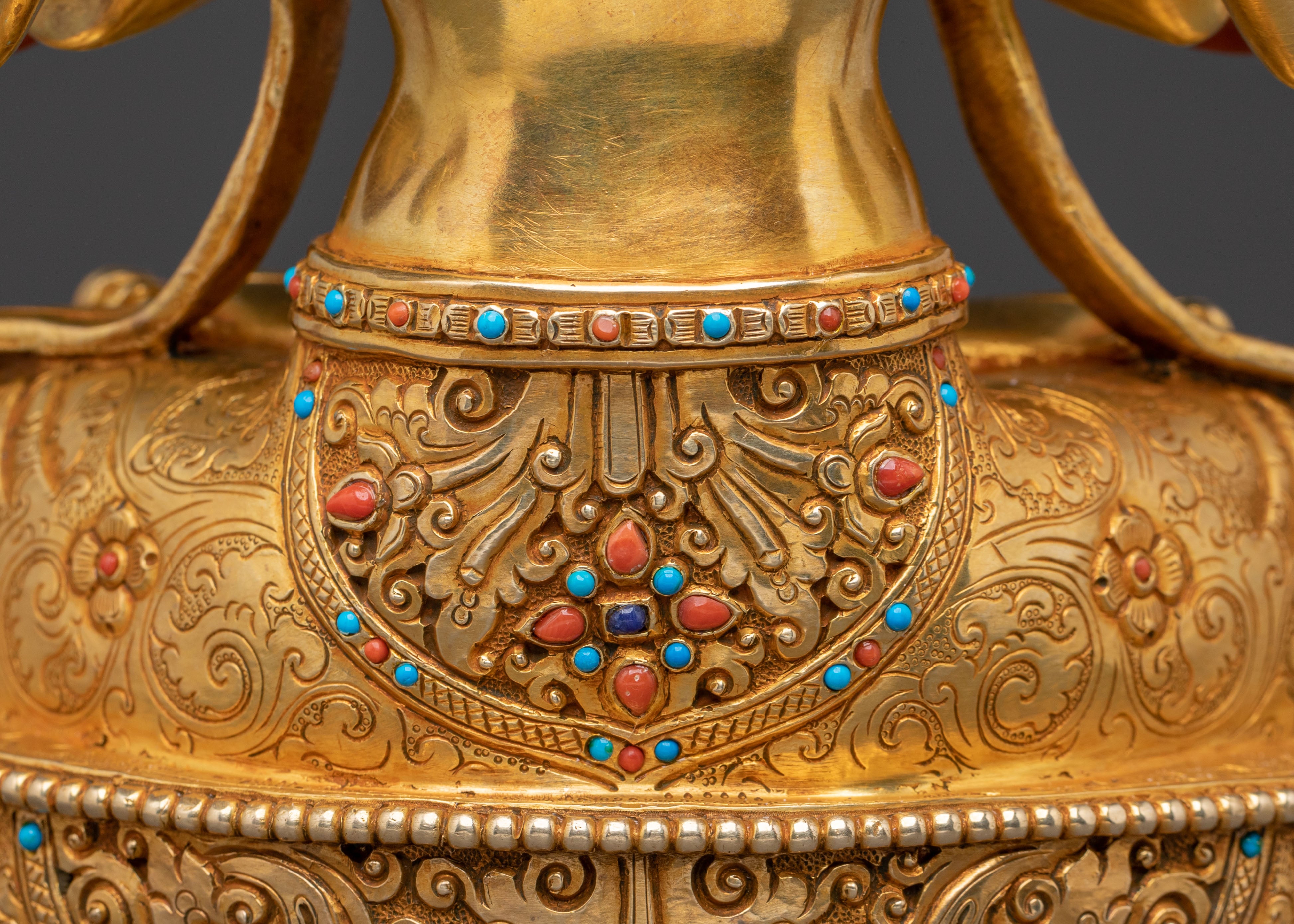 Chenrezig Protector Statue: Handcrafted Figurine for Spiritual Spaces