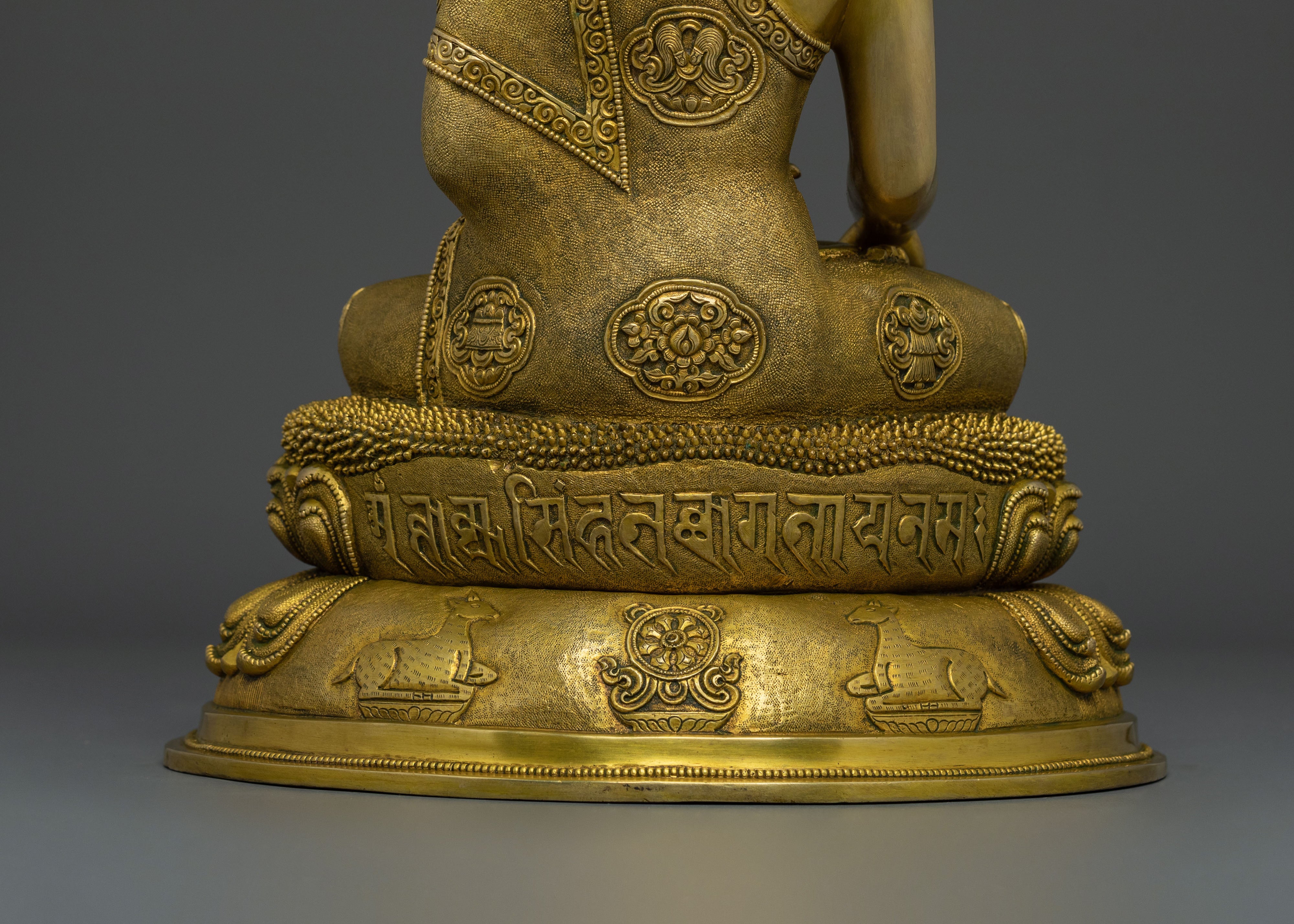 Founder of Buddhism Shakyamuni Buddha Golden Statue