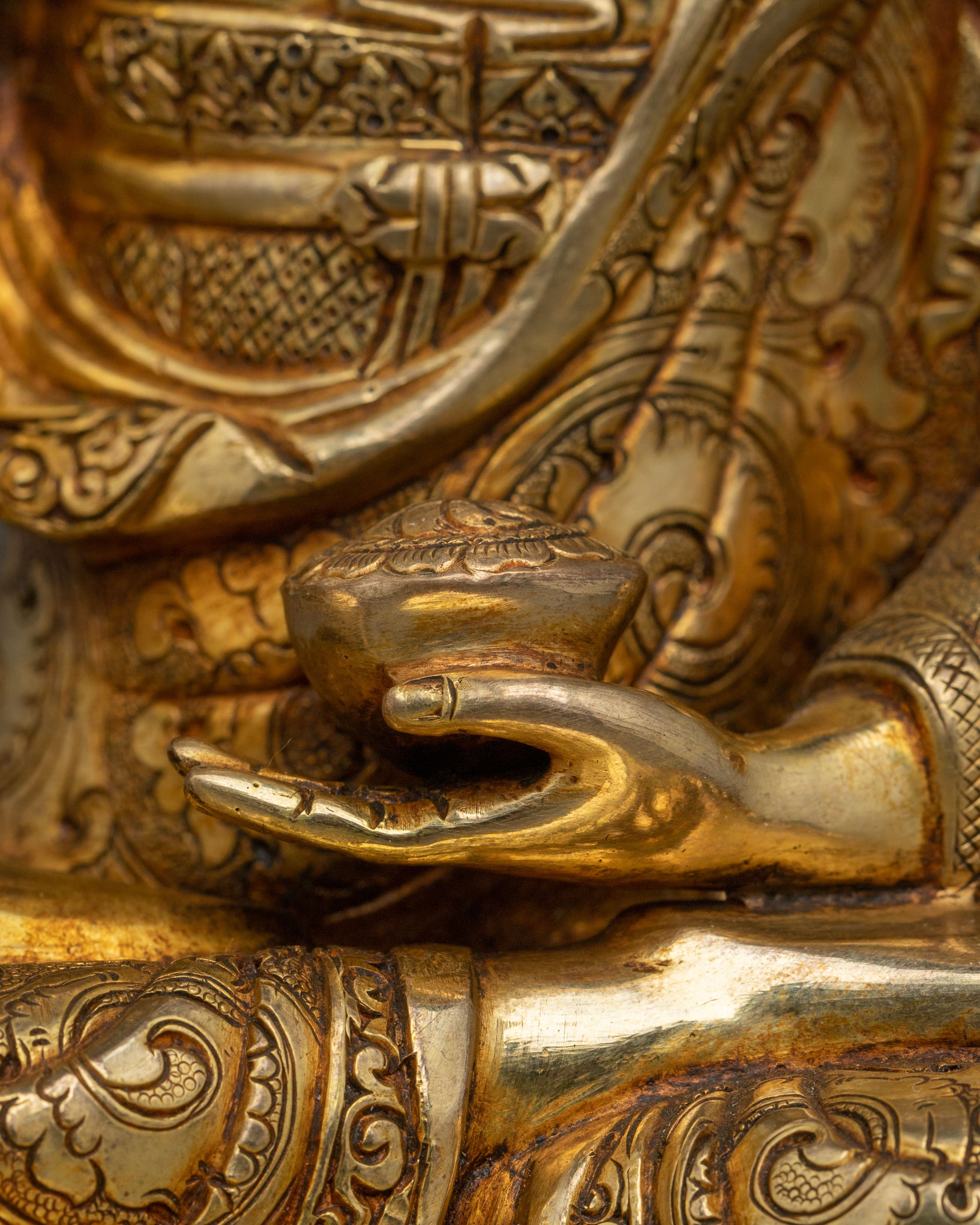 Handcrafted Shakyamuni Buddha Statue for Altar: Symbol of Enlightenment