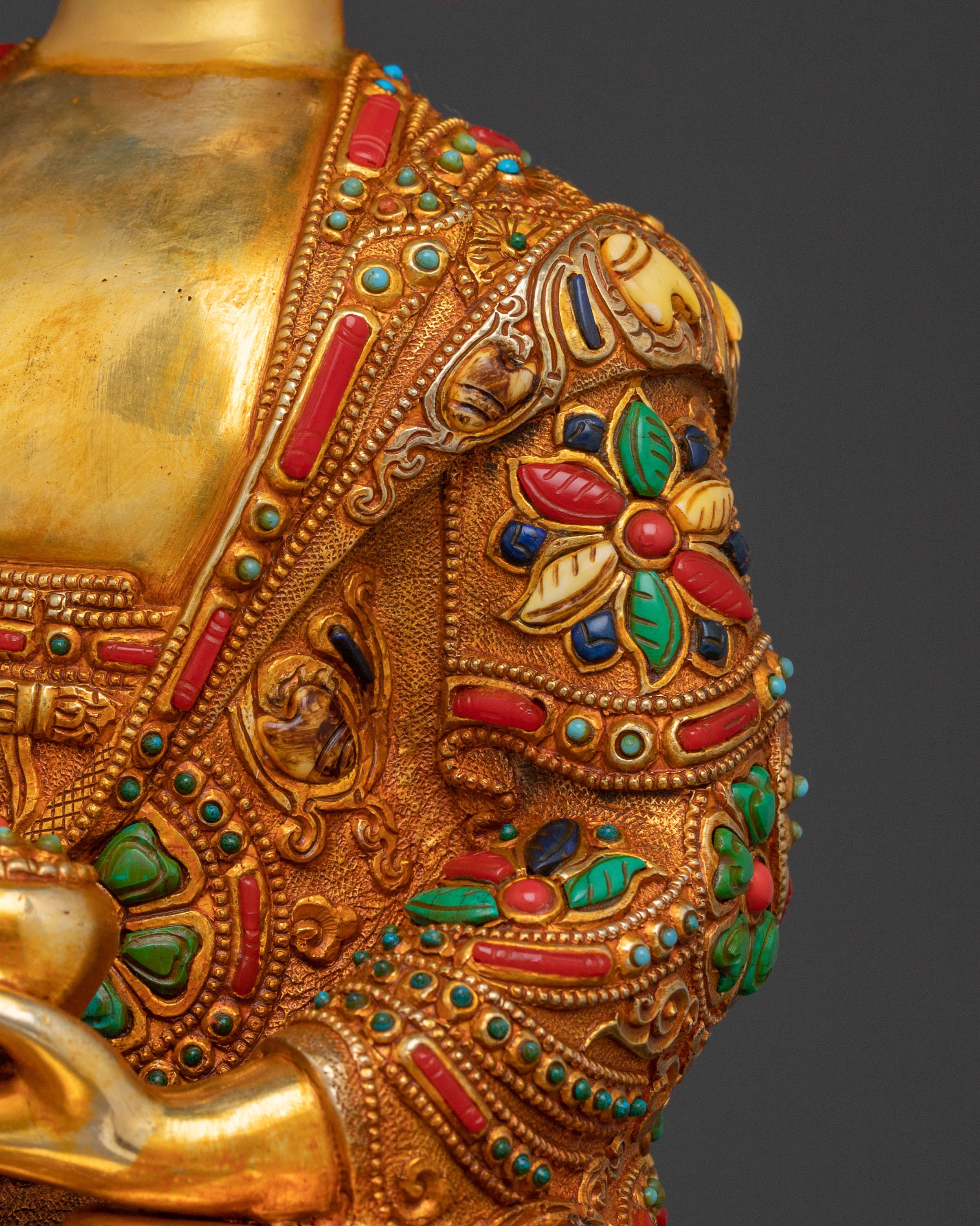 Serene Meditation Shakyamuni Statue – 24K Gold Gilded Art