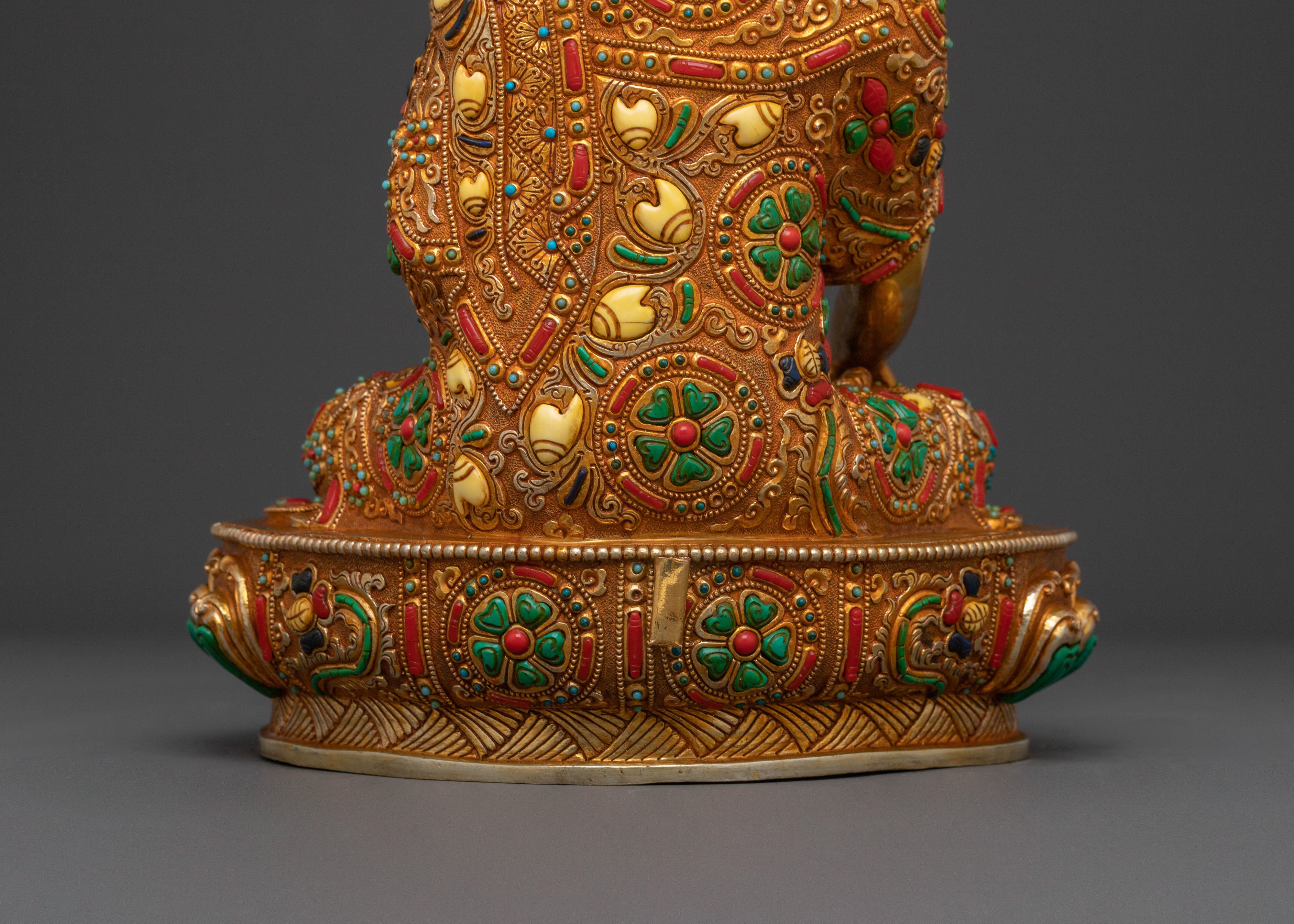 Serene Meditation Shakyamuni Statue – 24K Gold Gilded Art